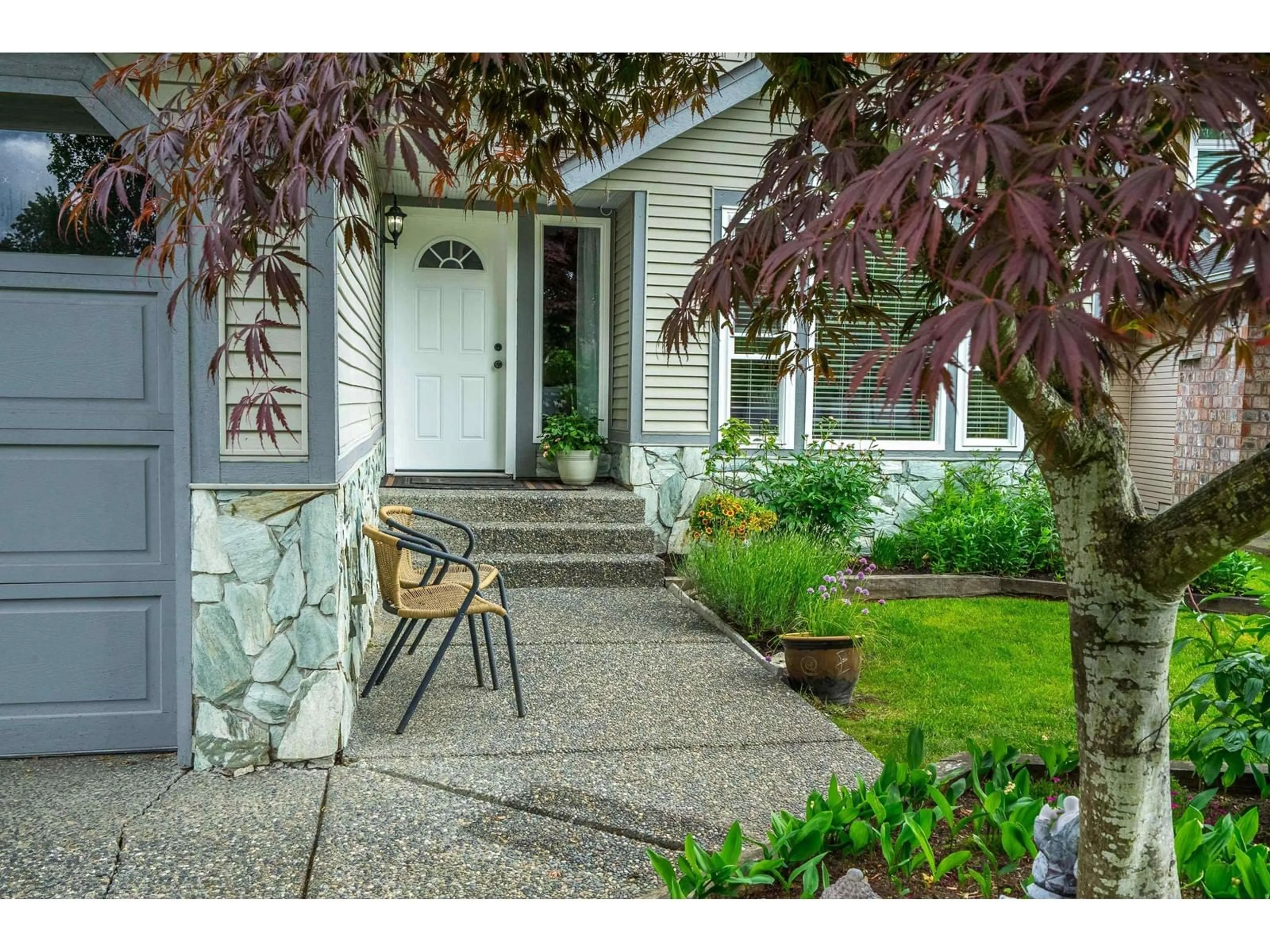 Indoor entryway for 8548 212, Langley British Columbia V1M2E7