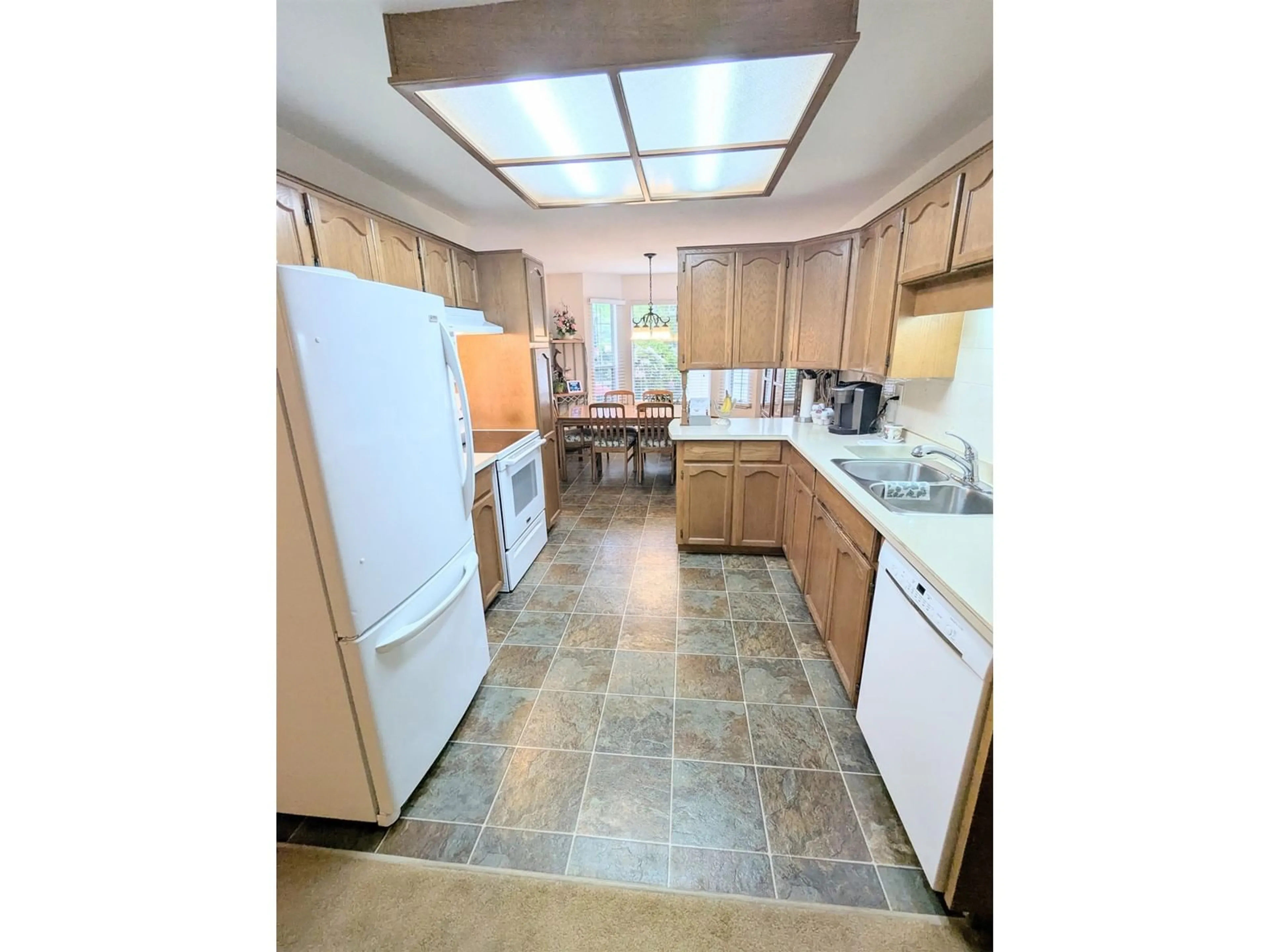 Standard kitchen, ceramic/tile floor for 13 - 2919 TRAFALGAR, Abbotsford British Columbia V2S7Y1