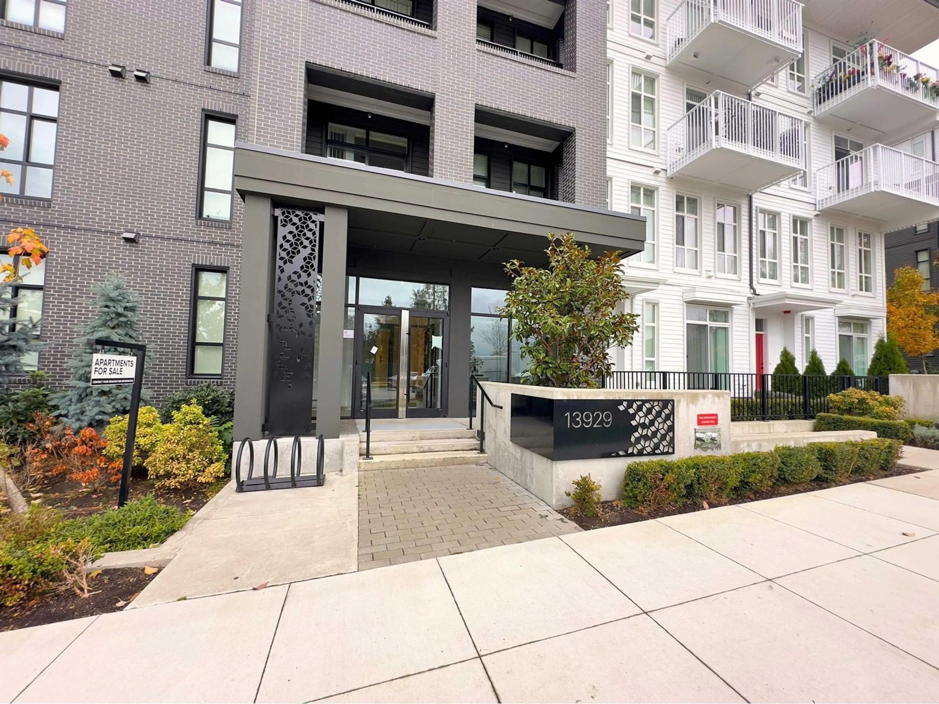 Indoor foyer for 202 - 13929 105, Surrey British Columbia V3T0R5