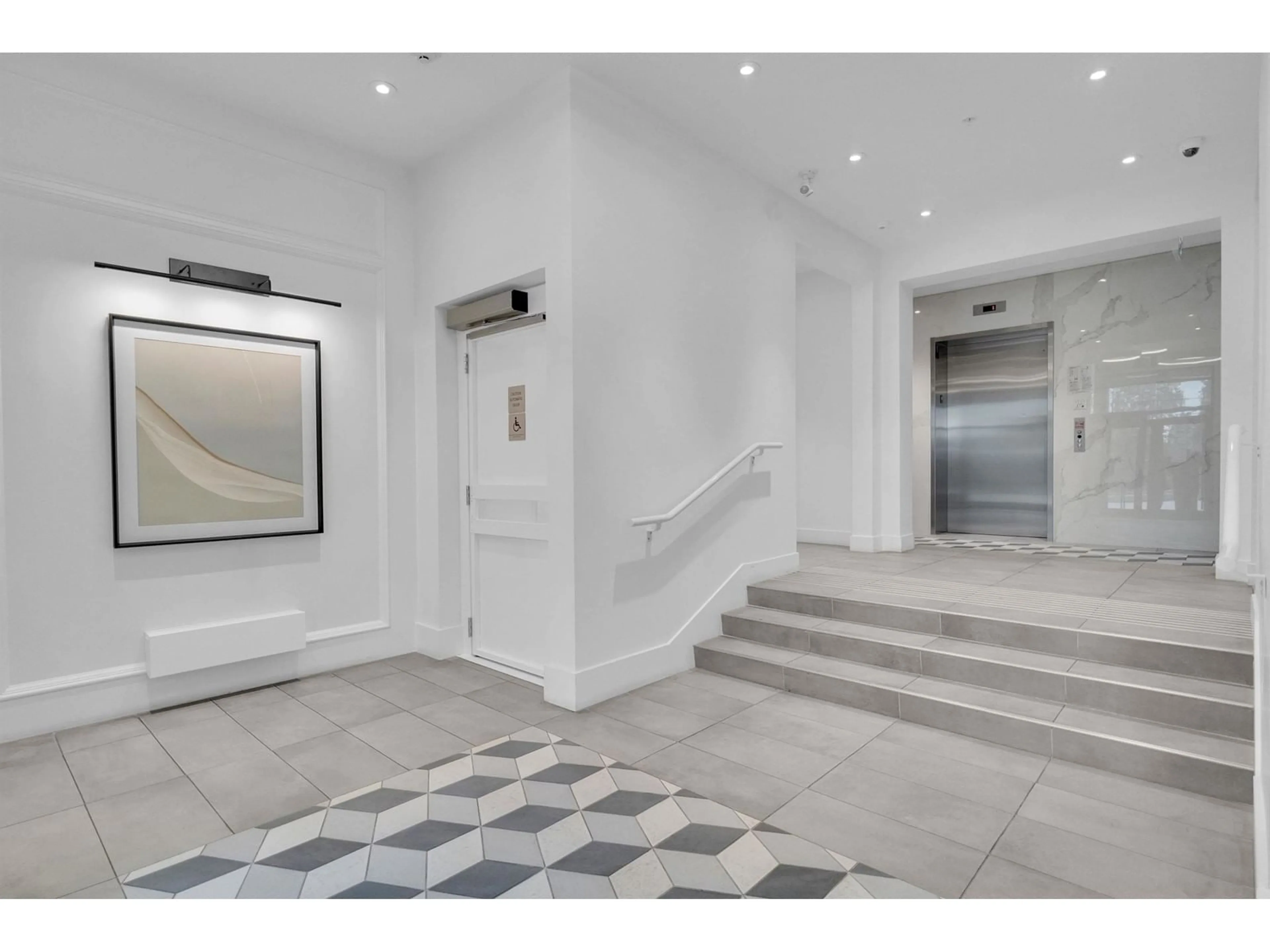 Indoor foyer for 202 - 13929 105, Surrey British Columbia V3T0R5