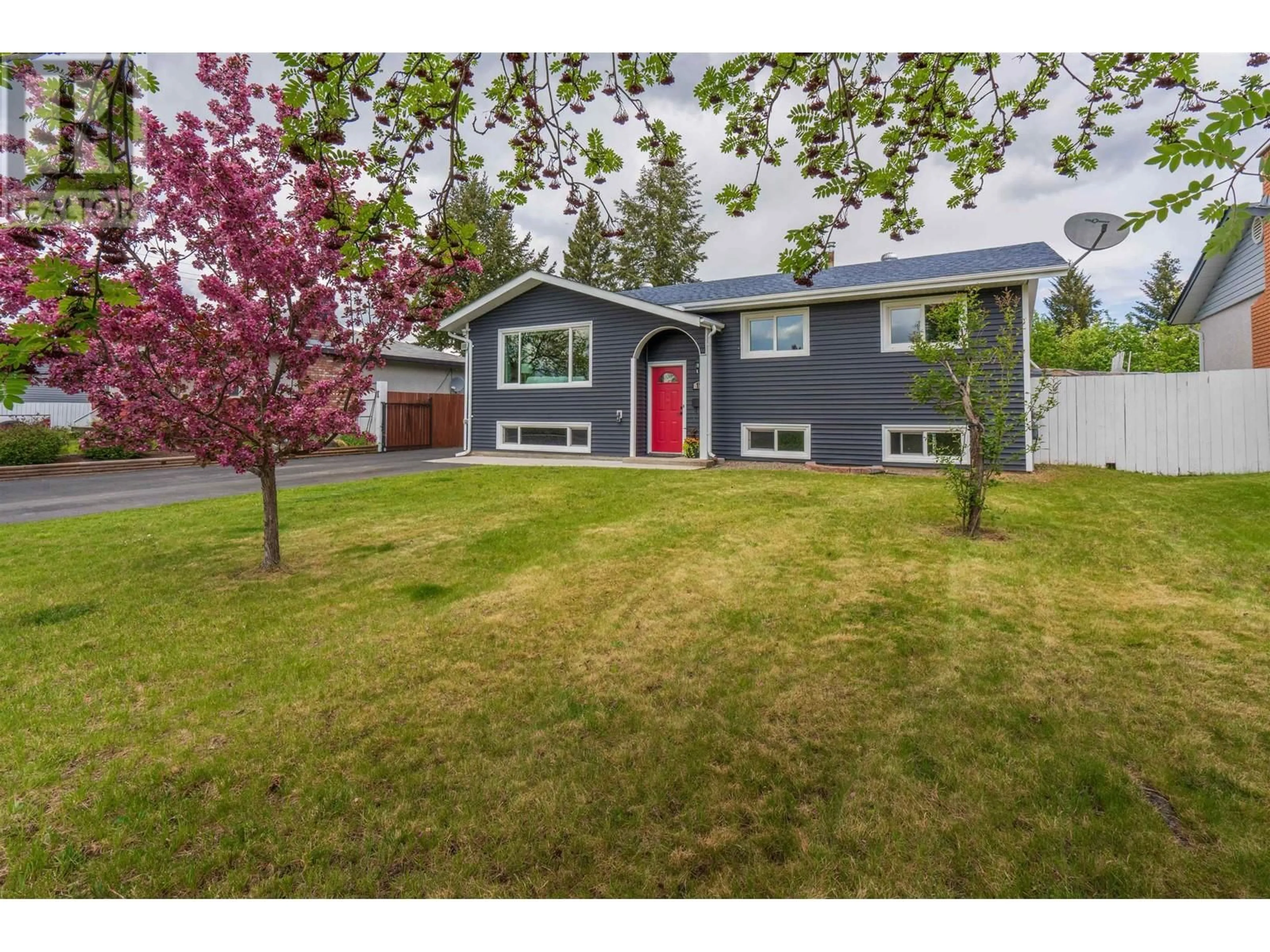 Home with vinyl exterior material, street for 190 MCKINLEY CRESCENT, Prince George British Columbia V2M4S4