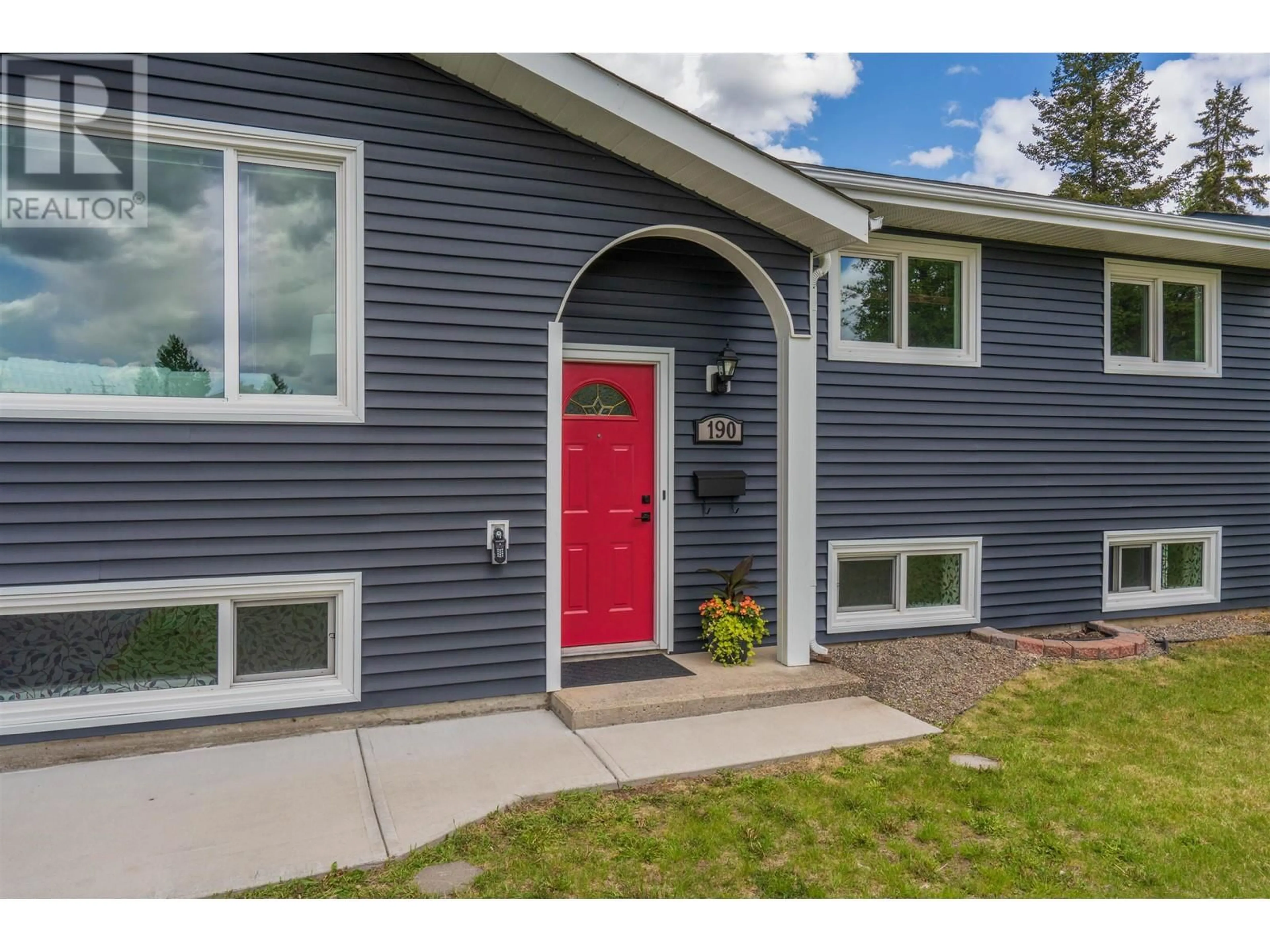 Home with vinyl exterior material, street for 190 MCKINLEY CRESCENT, Prince George British Columbia V2M4S4