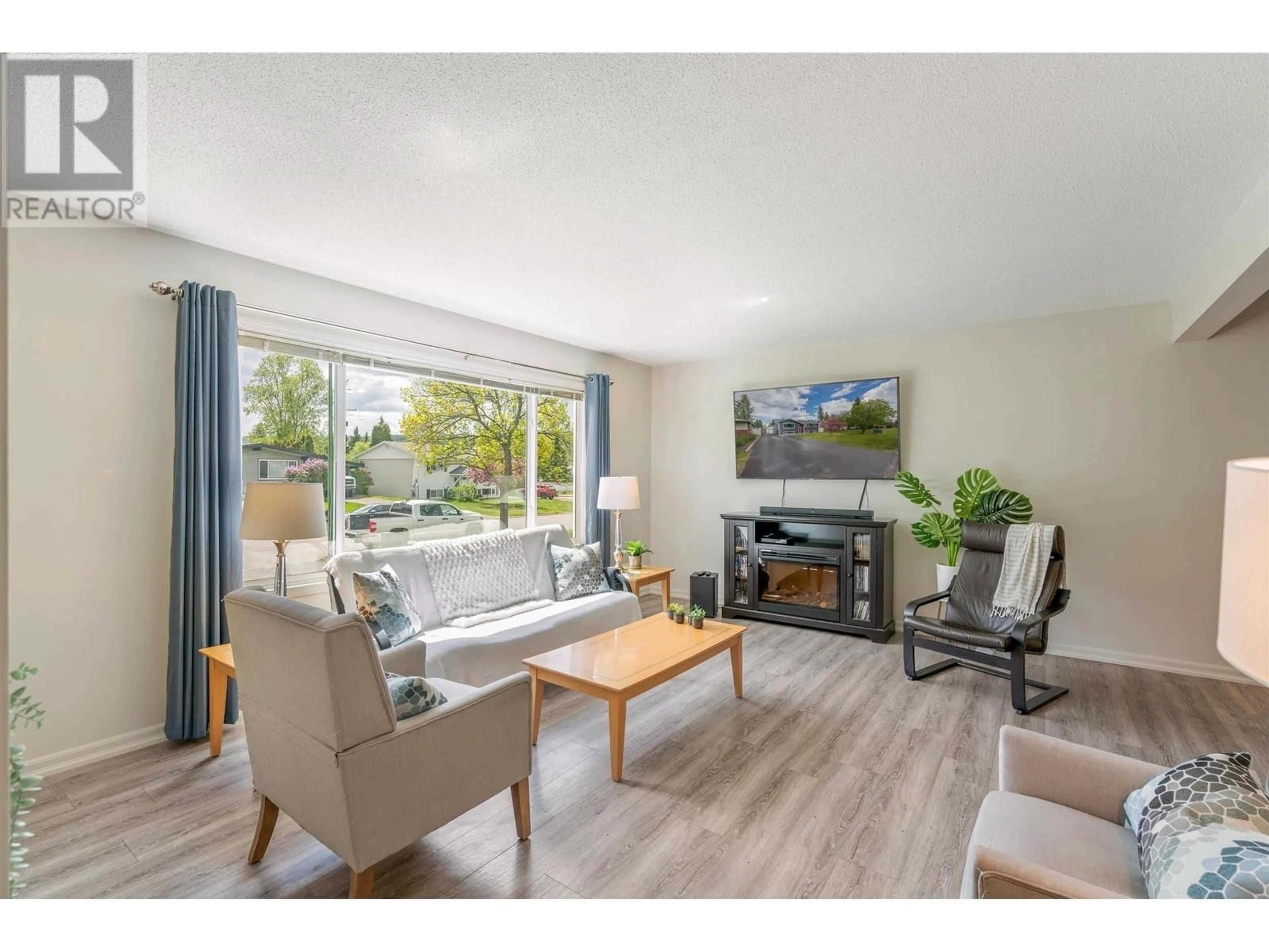 Living room with furniture, wood/laminate floor for 190 MCKINLEY CRESCENT, Prince George British Columbia V2M4S4