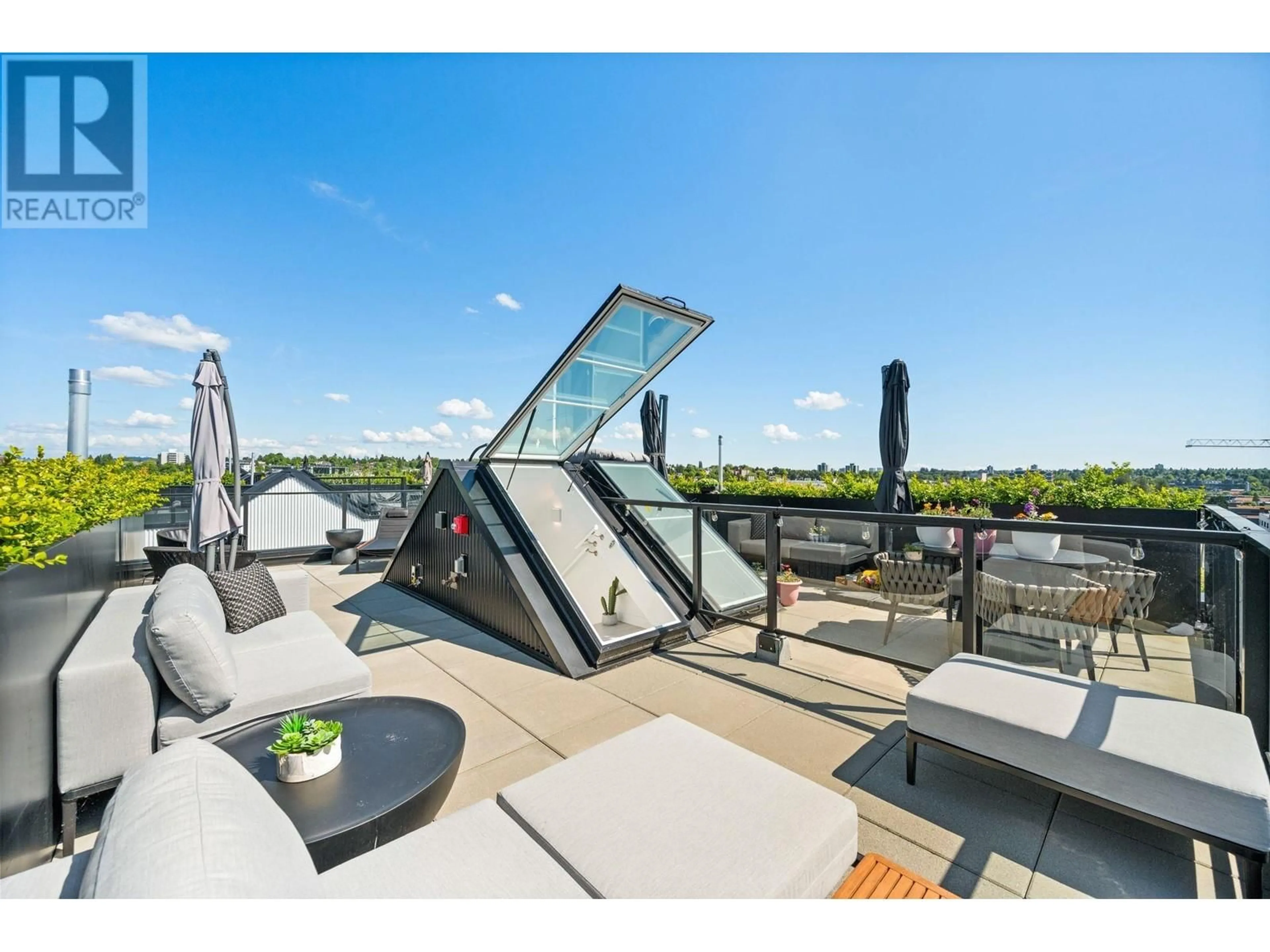 Patio, water/lake/river/ocean view for 322 - 1120 GEORGIA STREET, Vancouver British Columbia V6A0K2