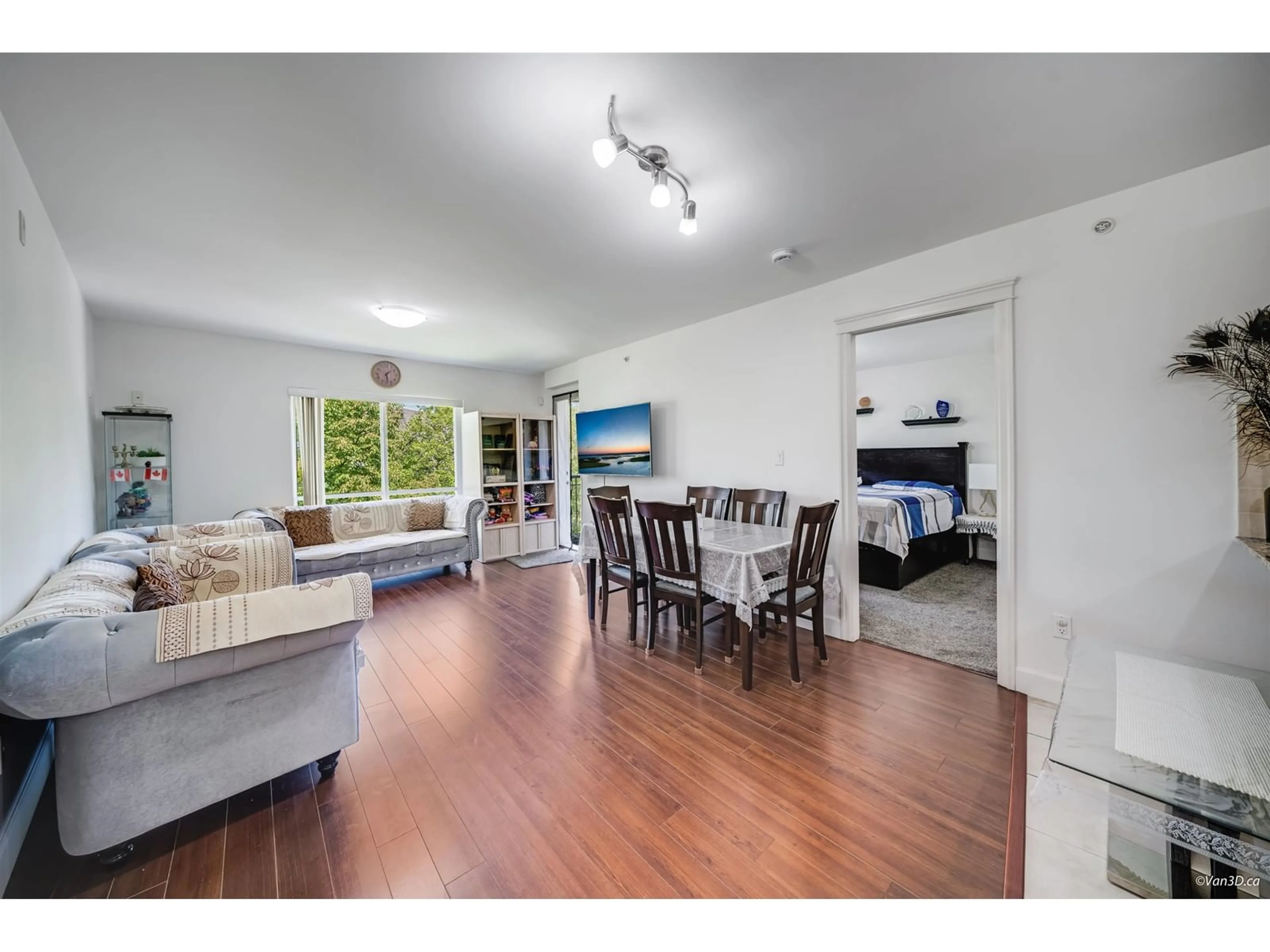 A pic of a room for 310 - 12088 75A, Surrey British Columbia V3W1Y4