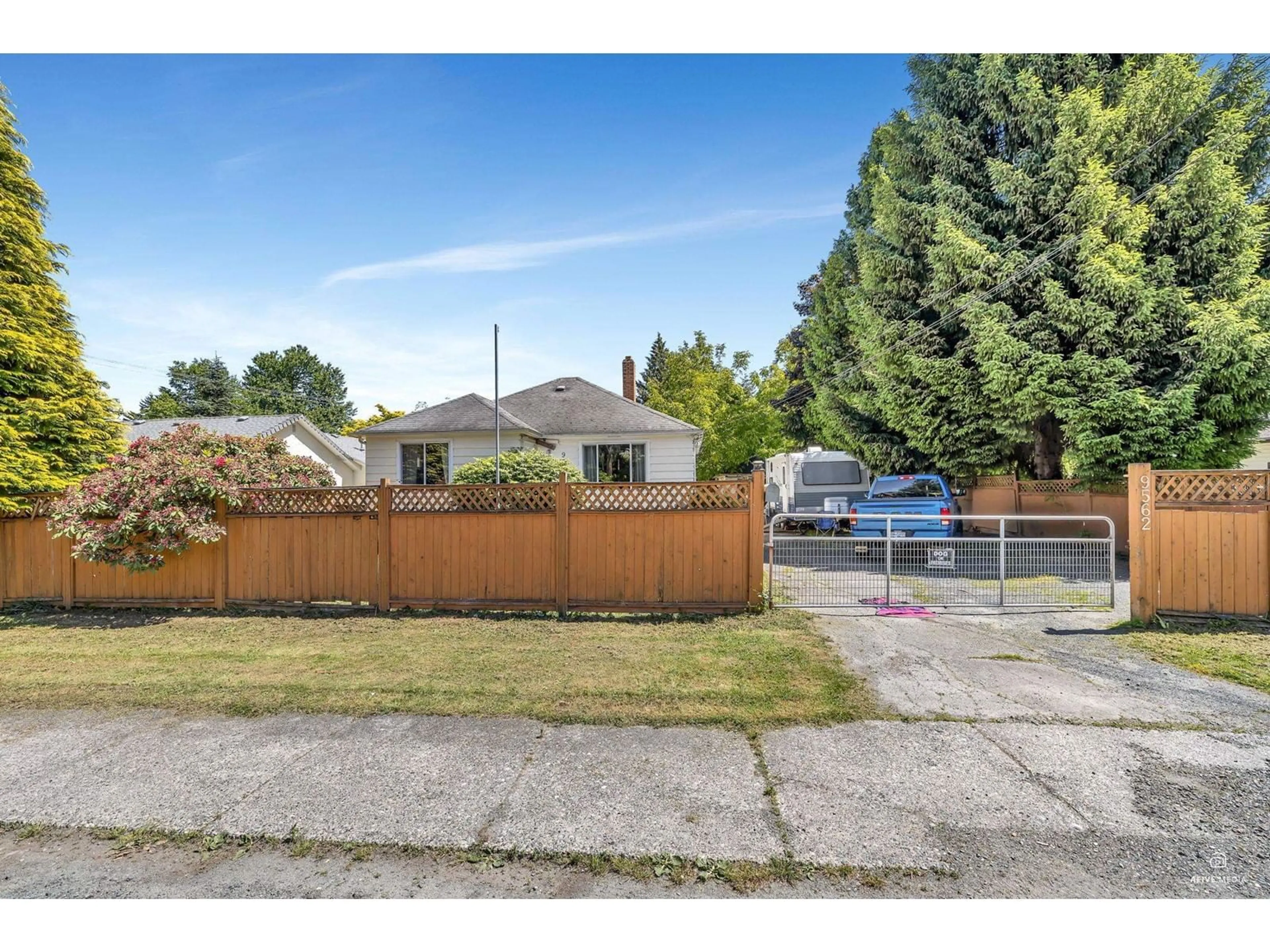 A pic from outside/outdoor area/front of a property/back of a property/a pic from drone, street for 9562 VICTOR STREET, Chilliwack British Columbia V2P5B4