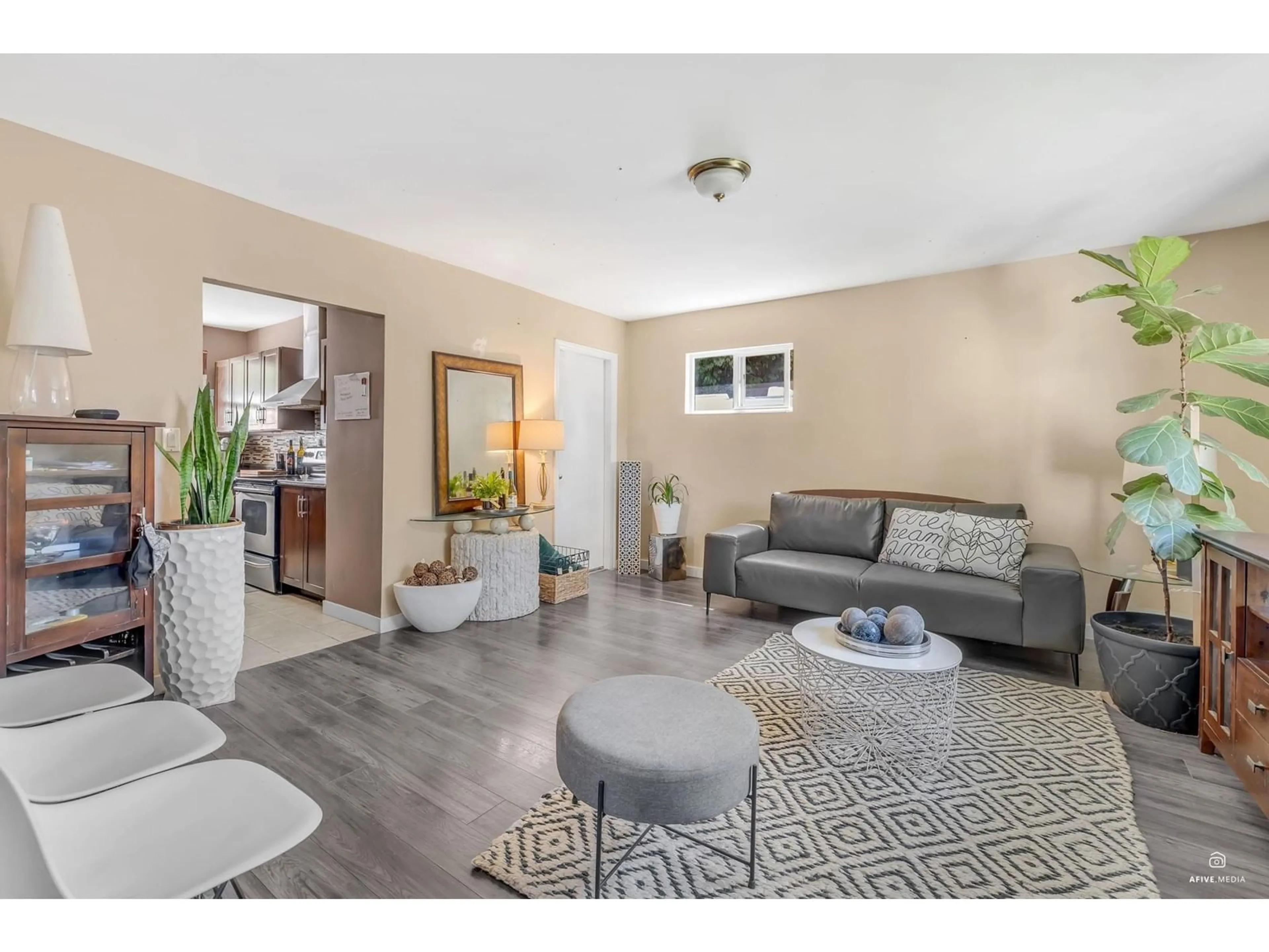 Living room with furniture, wood/laminate floor for 9562 VICTOR STREET, Chilliwack British Columbia V2P5B4