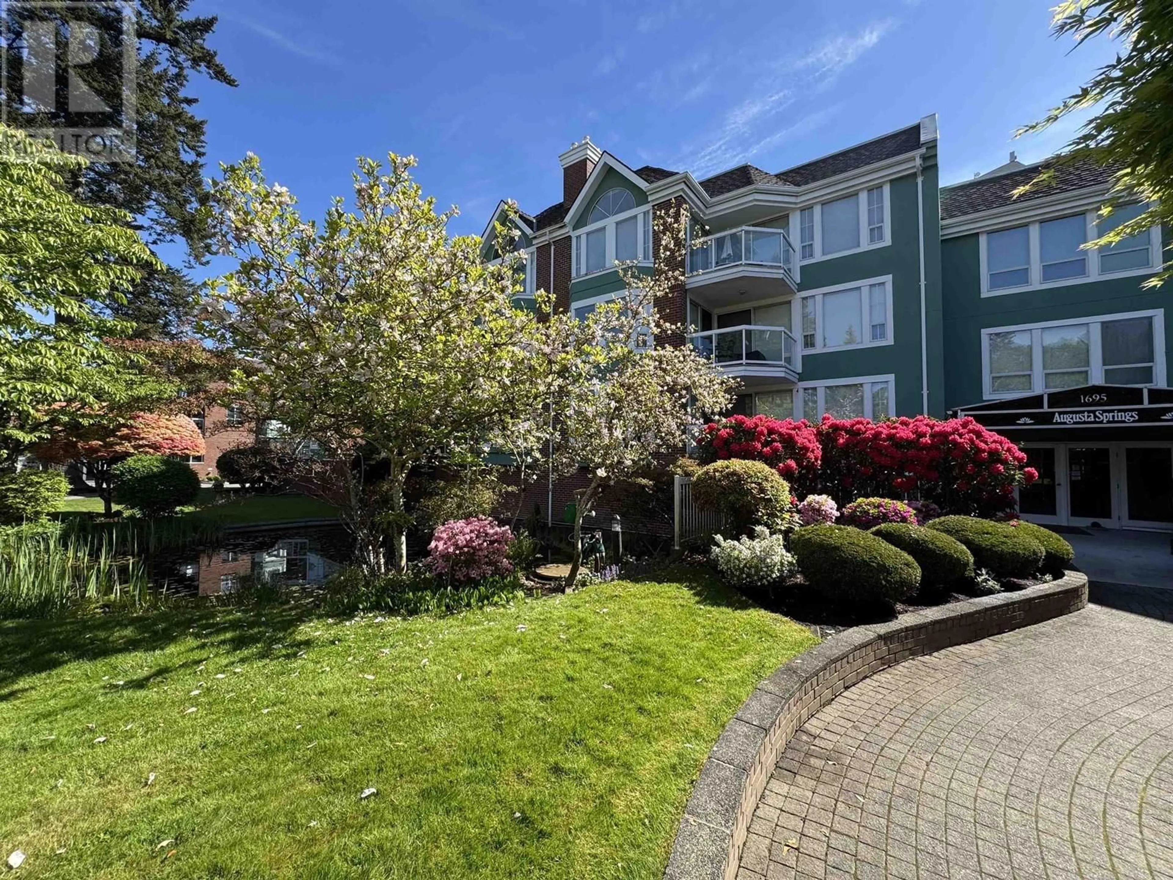 A pic from outside/outdoor area/front of a property/back of a property/a pic from drone, unknown for 311 - 1695 AUGUSTA AVENUE, Burnaby British Columbia V5A4S8