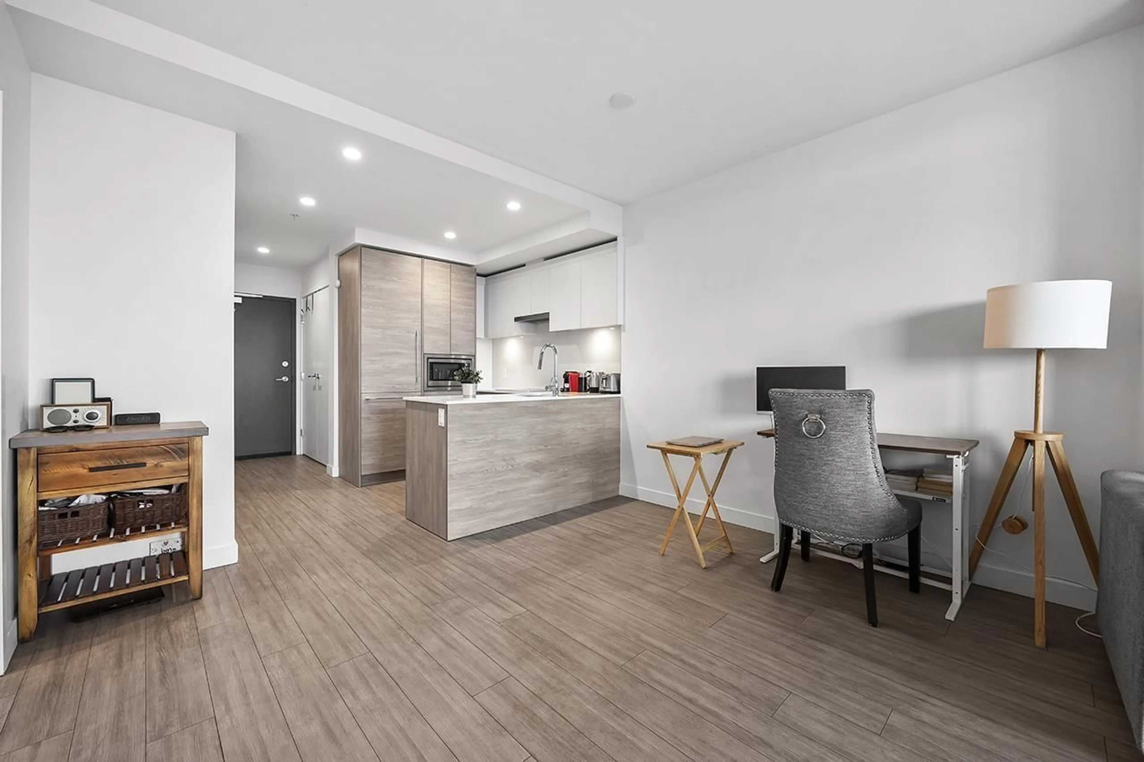 Open concept kitchen, wood/laminate floor for 1502 - 13615 FRASER, Surrey British Columbia V3T0P7
