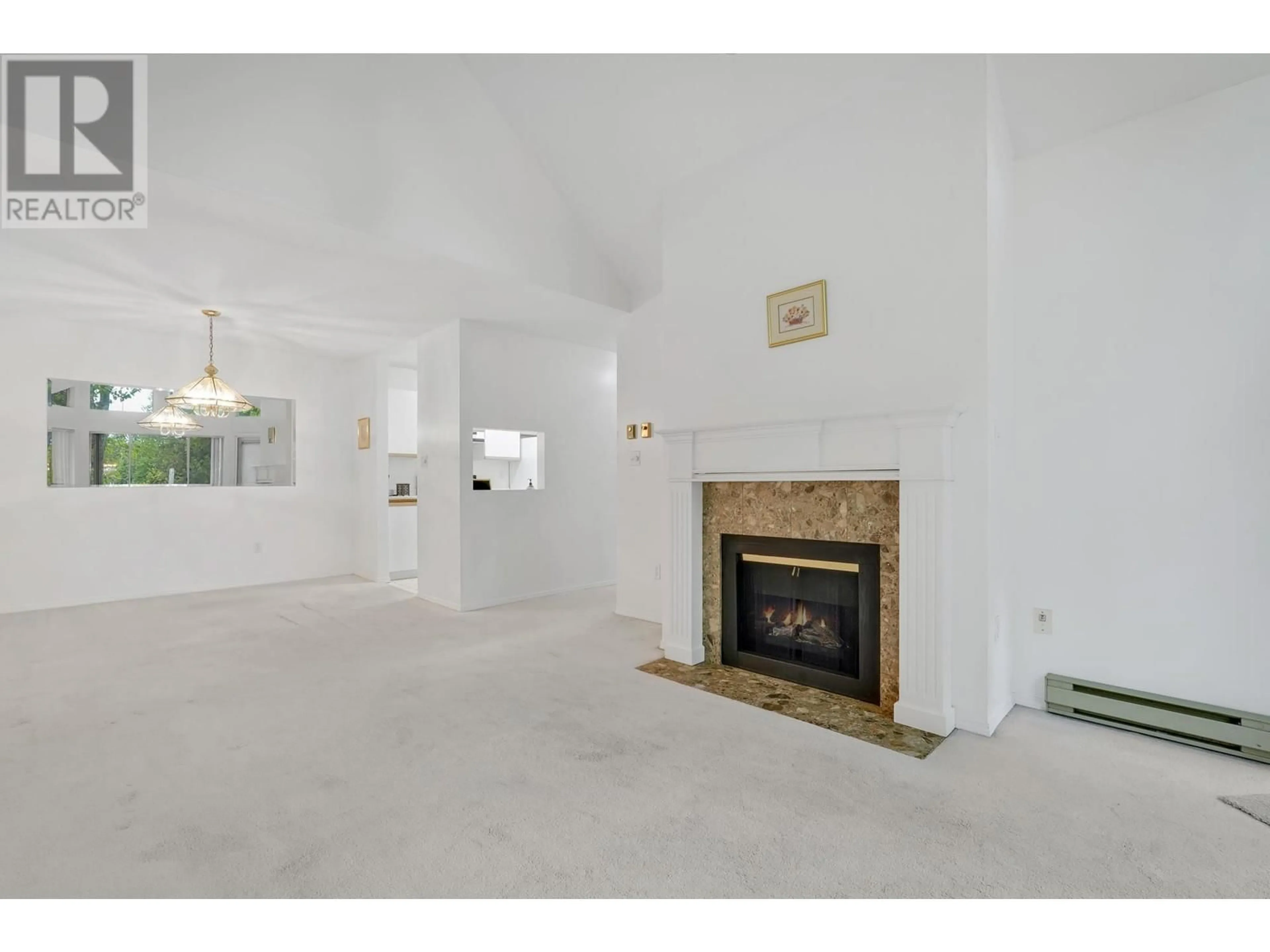 Unknown for 307 - 5565 INMAN AVENUE, Burnaby British Columbia V5H2M2