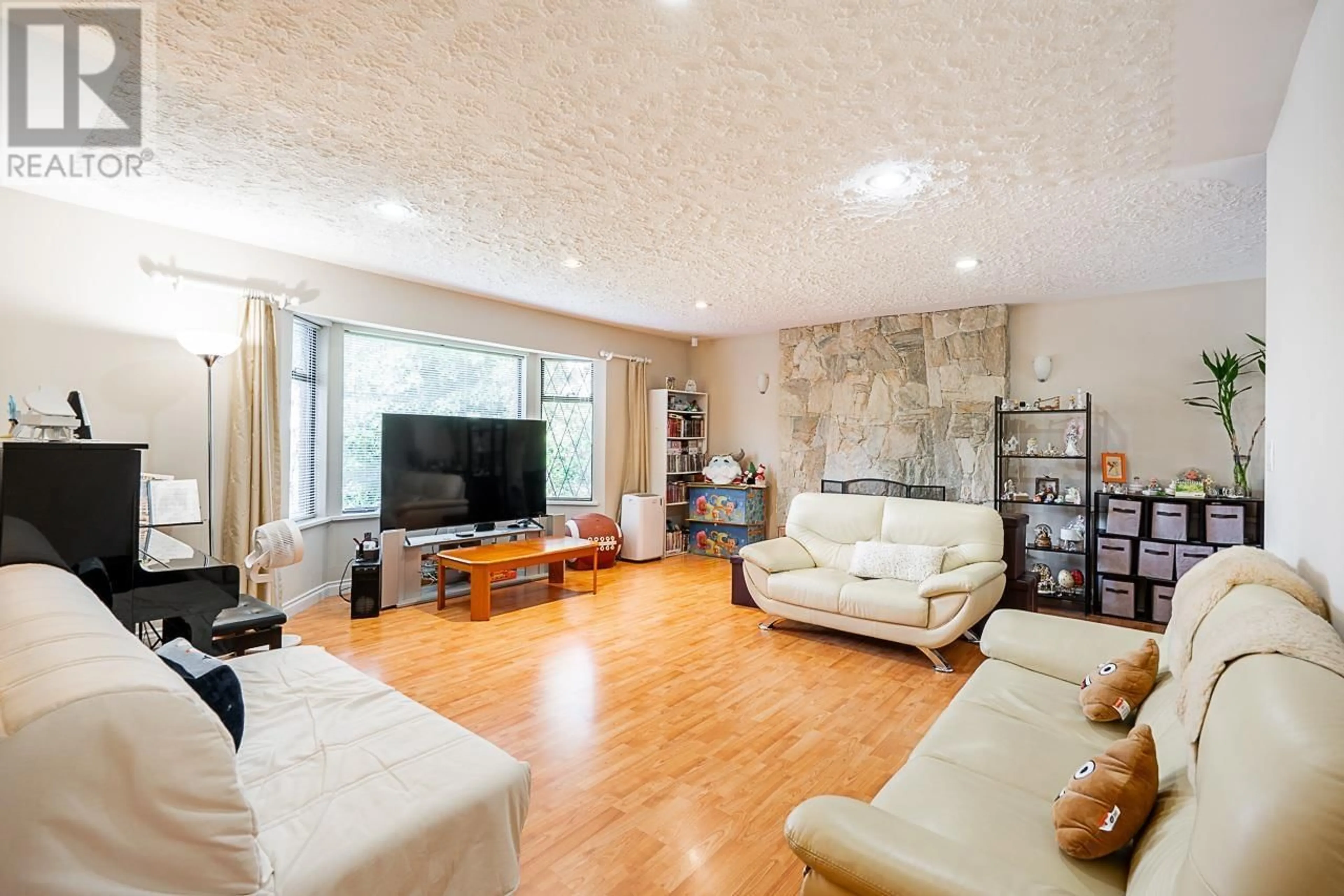 Living room with furniture, unknown for 4684 LANCELOT COURT, Richmond British Columbia V7C4S2