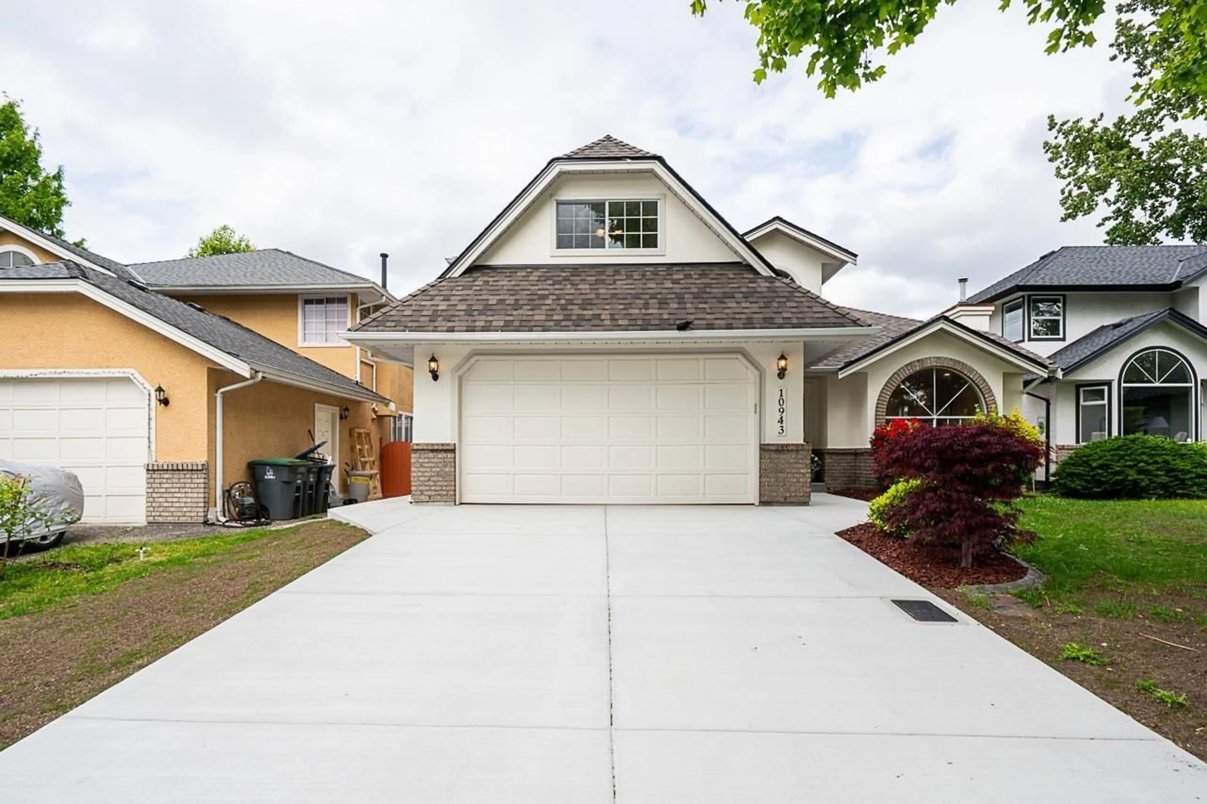 Home with vinyl exterior material, street for 10943 160A, Surrey British Columbia V4N3J8