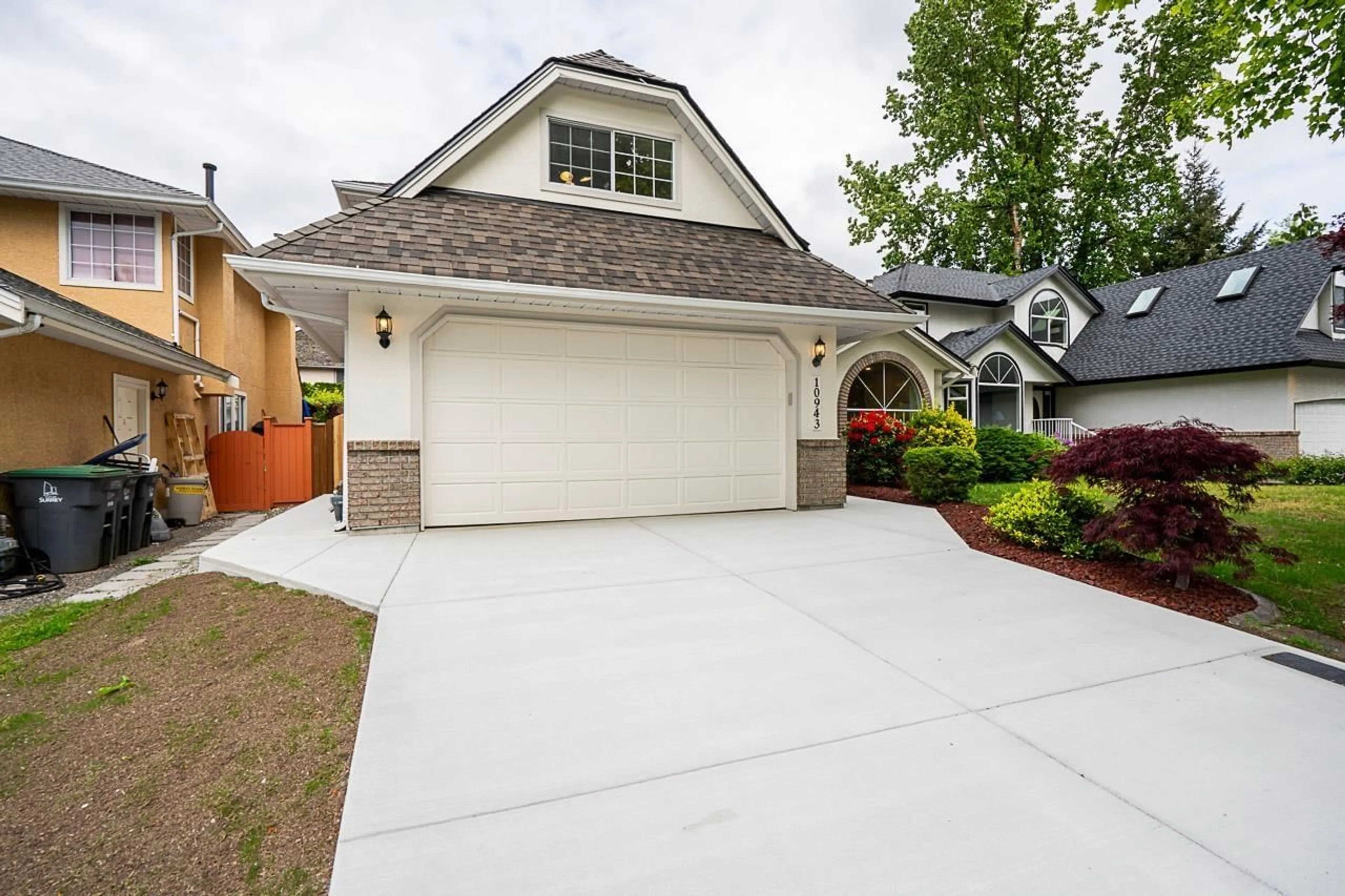 Home with vinyl exterior material, street for 10943 160A, Surrey British Columbia V4N3J8