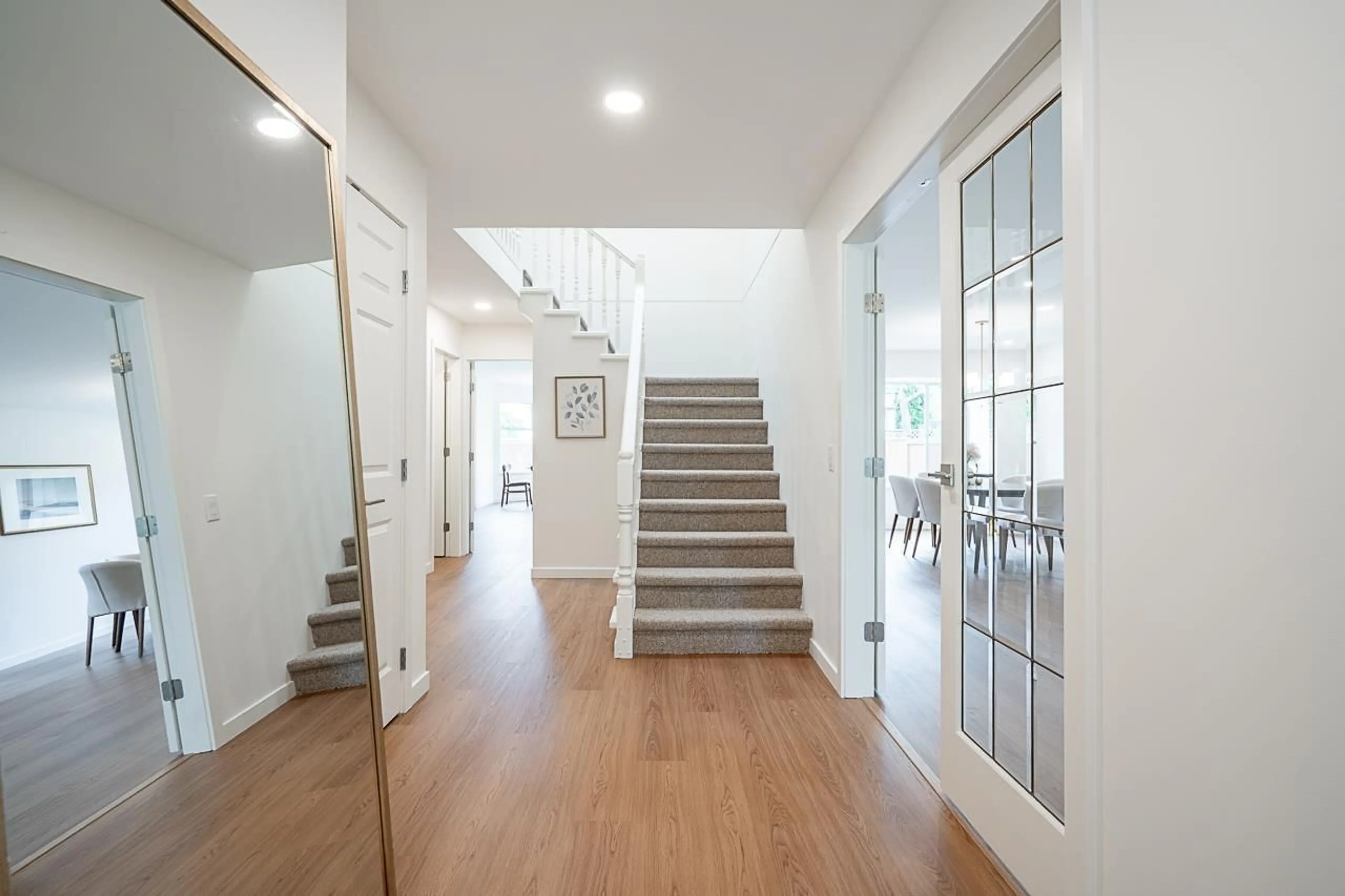 Indoor foyer for 10943 160A, Surrey British Columbia V4N3J8