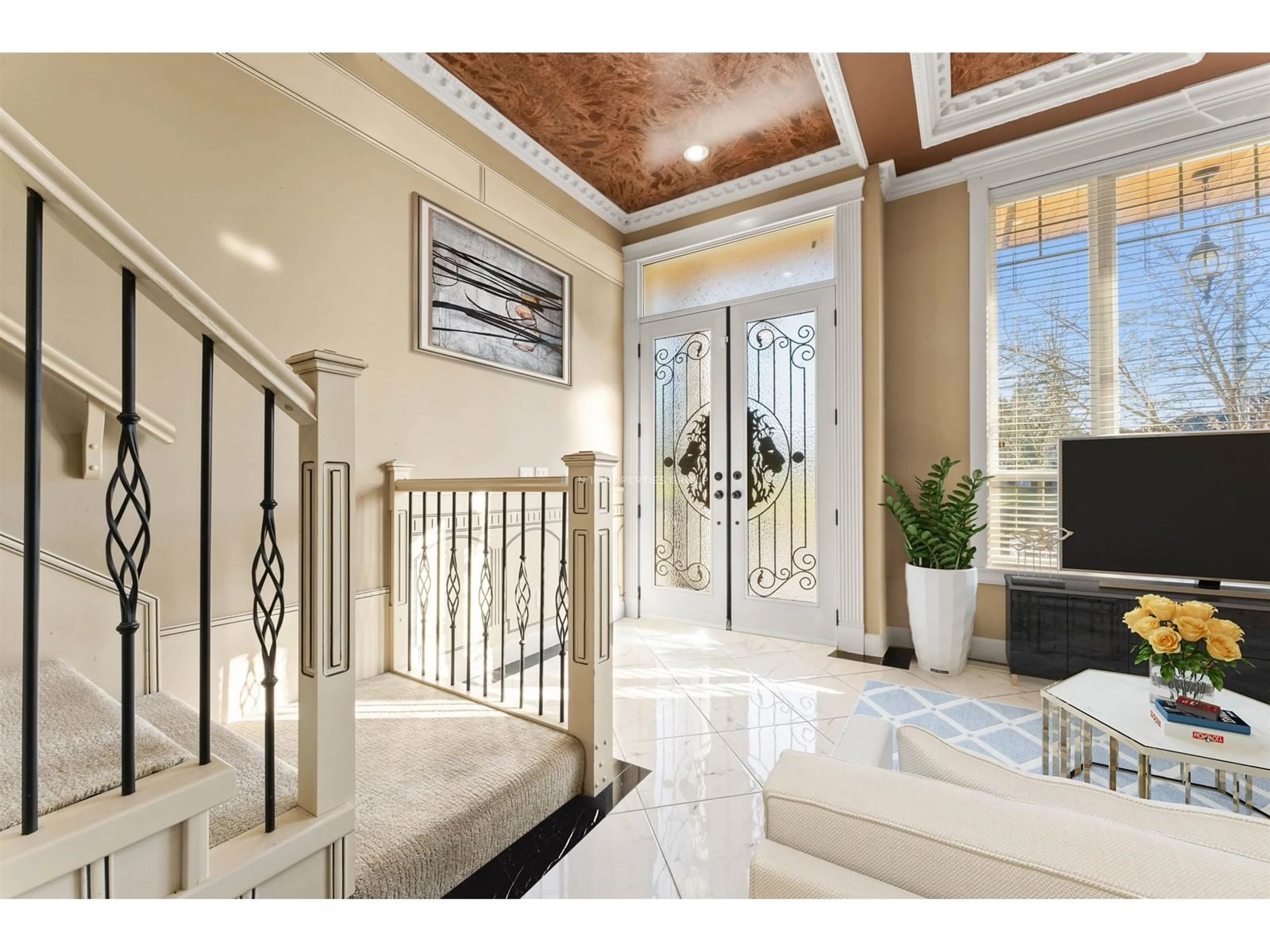 Indoor entryway for 12567 66 AVE, Surrey British Columbia V3W1V6