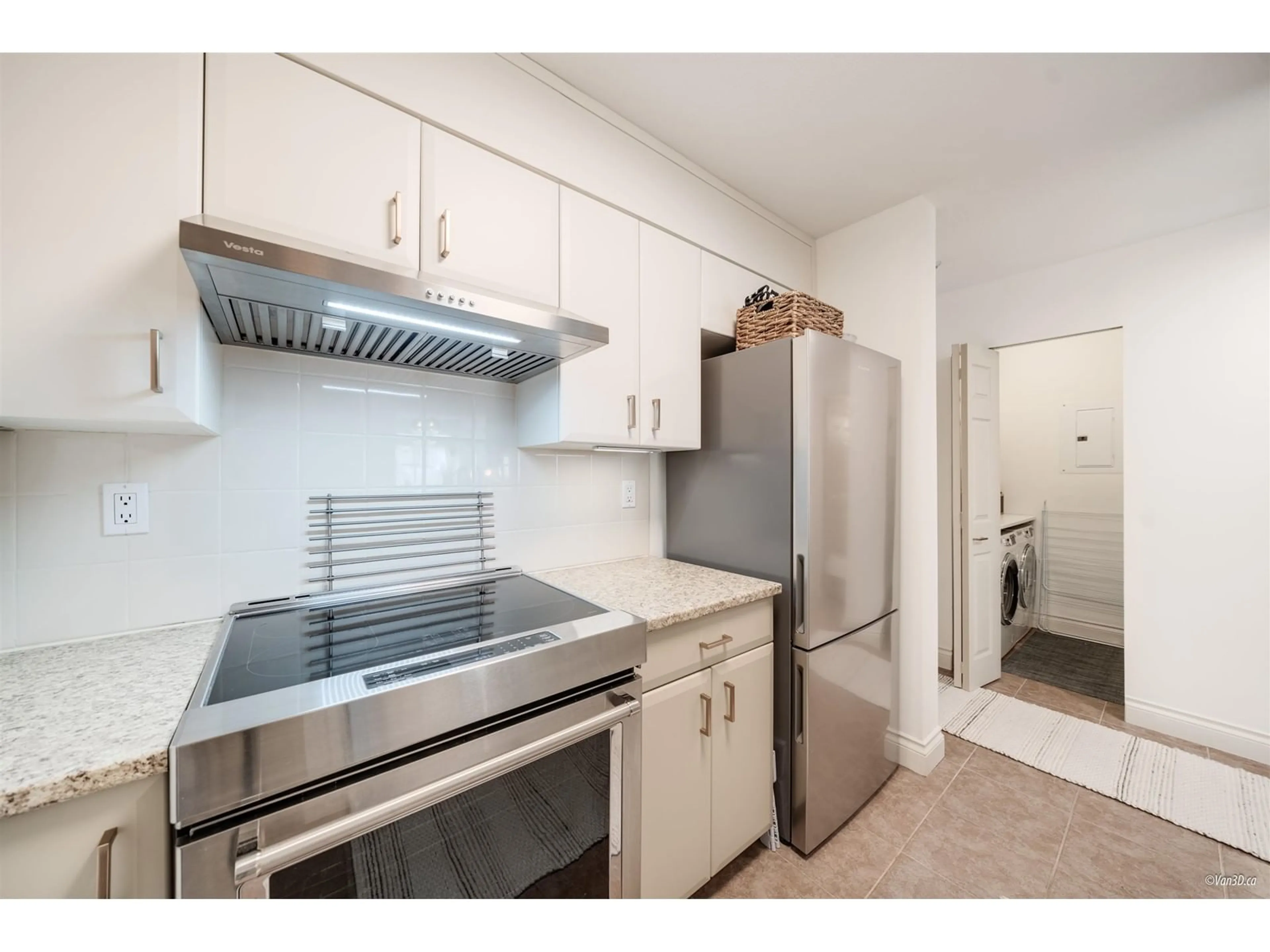 Standard kitchen, unknown for 104 - 14885 100, Surrey British Columbia V3R0W1