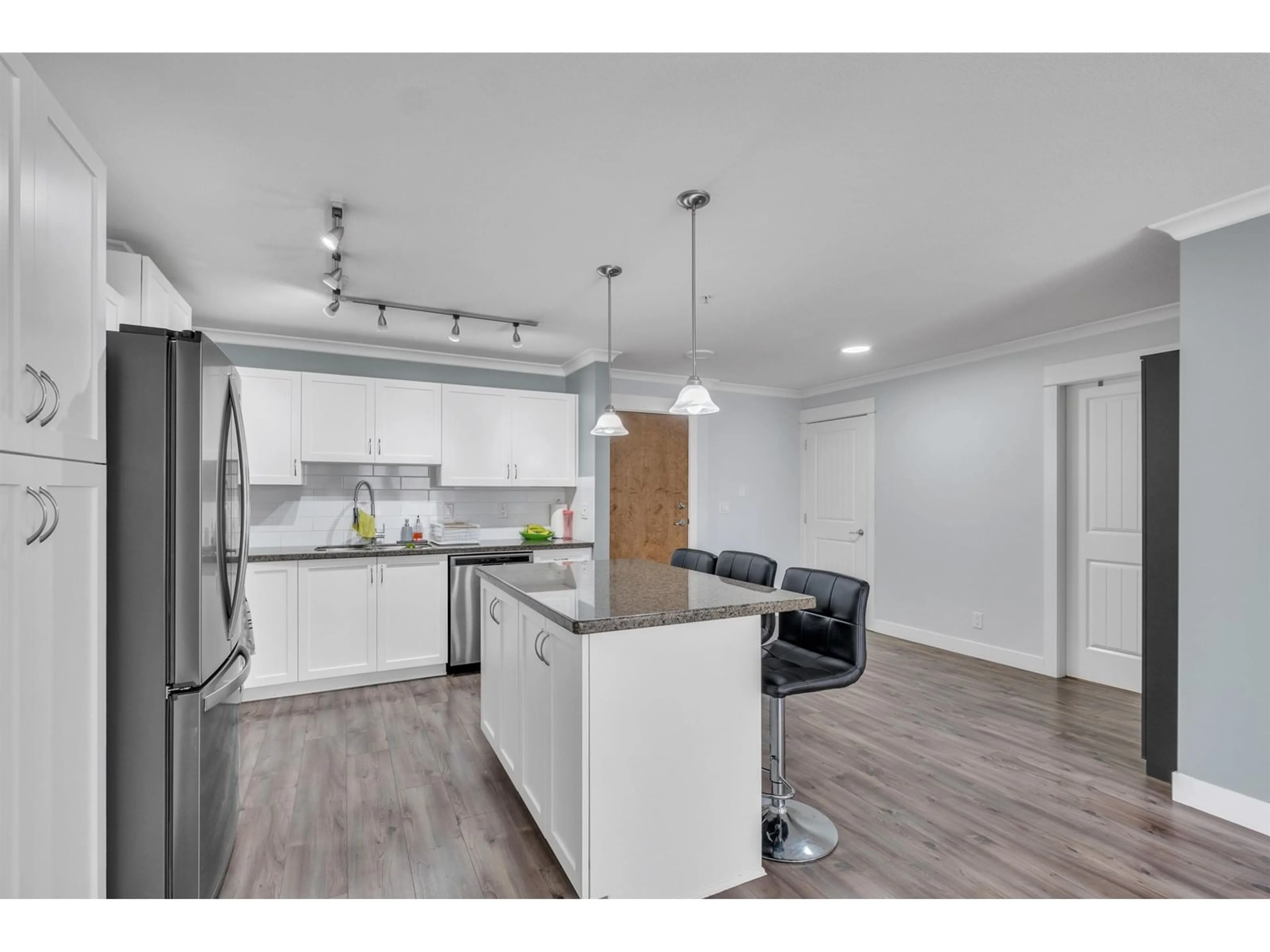 Open concept kitchen, unknown for 110 - 2990 BOULDER, Abbotsford British Columbia V2T3P8