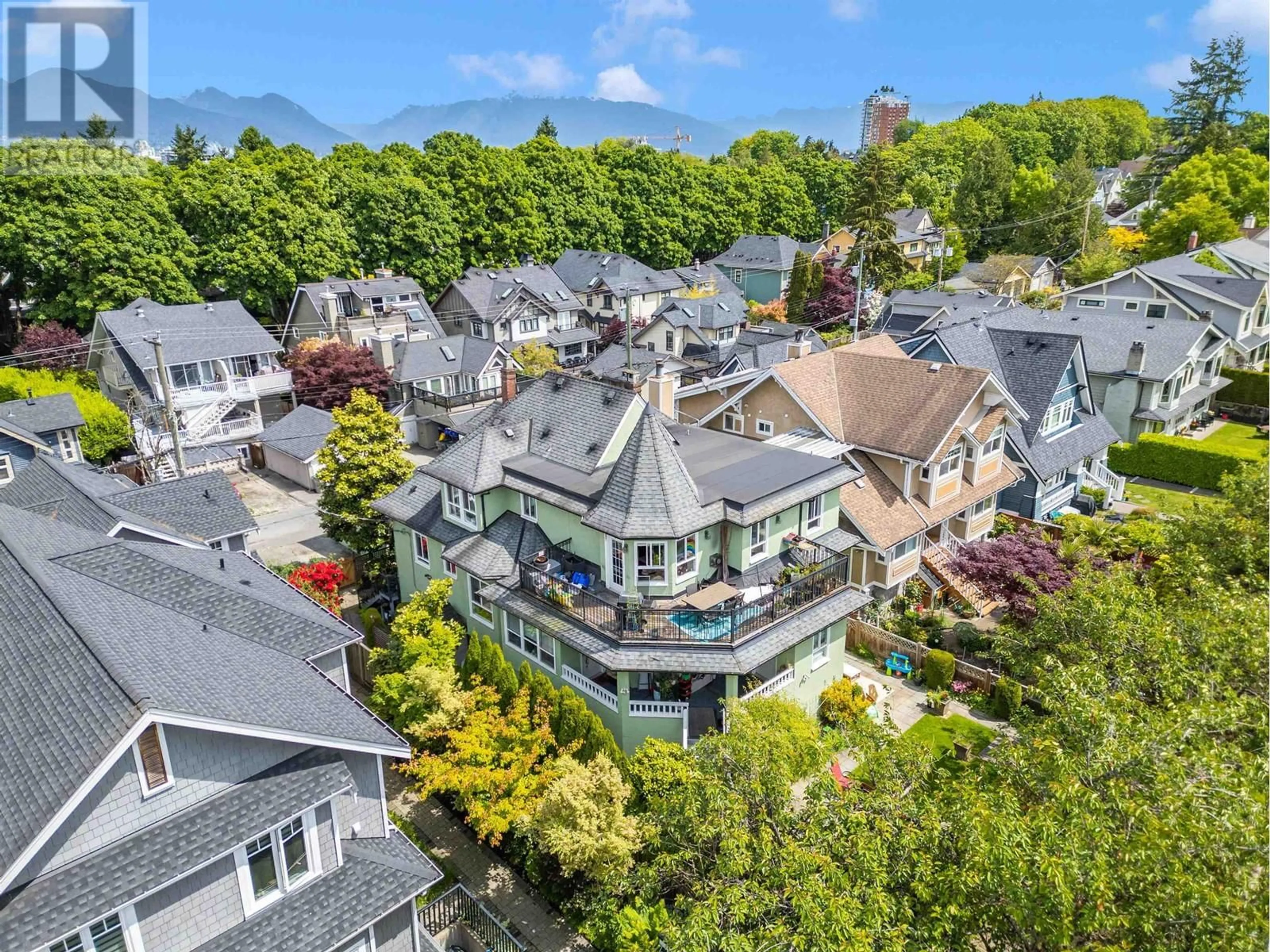 A pic from outside/outdoor area/front of a property/back of a property/a pic from drone, mountain view for 151 14TH AVENUE, Vancouver British Columbia V5Y1W8