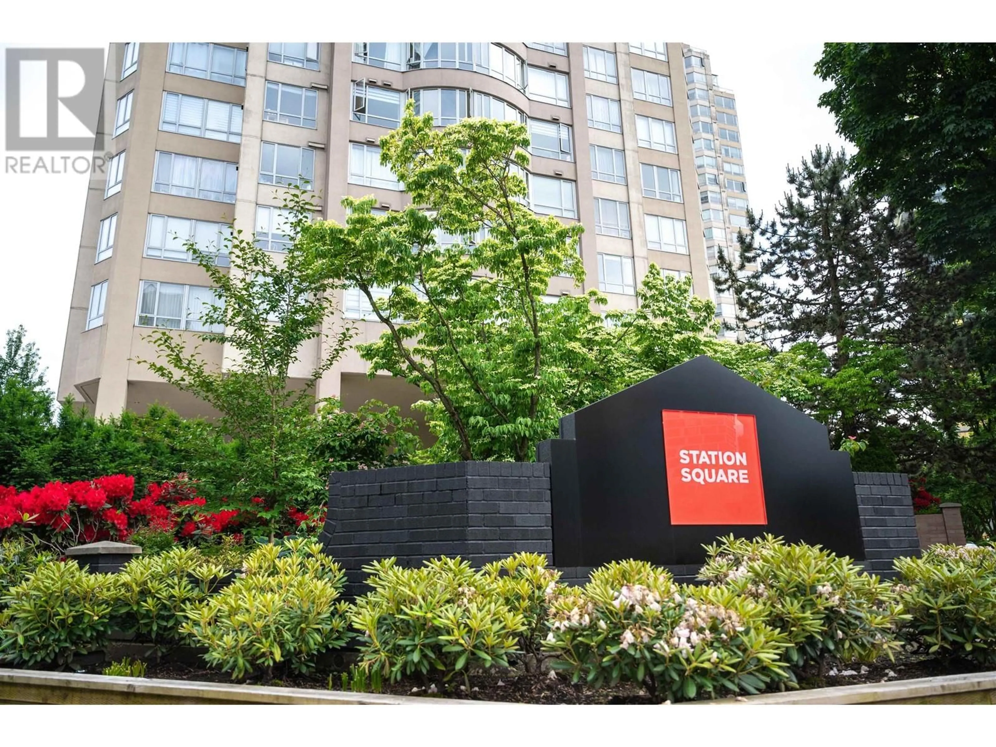 Indoor foyer for 502 - 6220 MCKAY AVENUE, Burnaby British Columbia V5H4M8