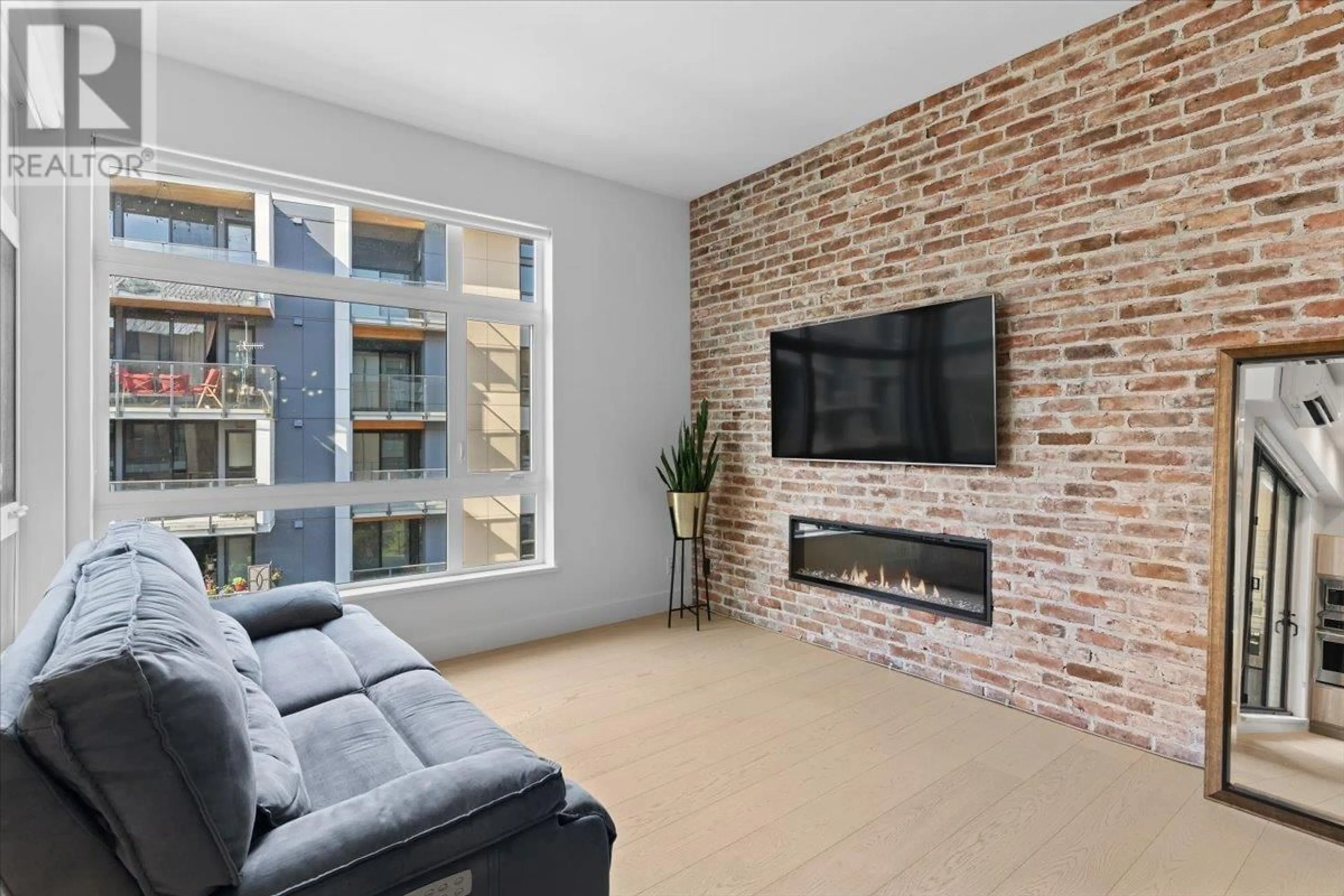 Living room with furniture, unknown for 319 - 300 SALTER STREET, New Westminster British Columbia V3M0L9