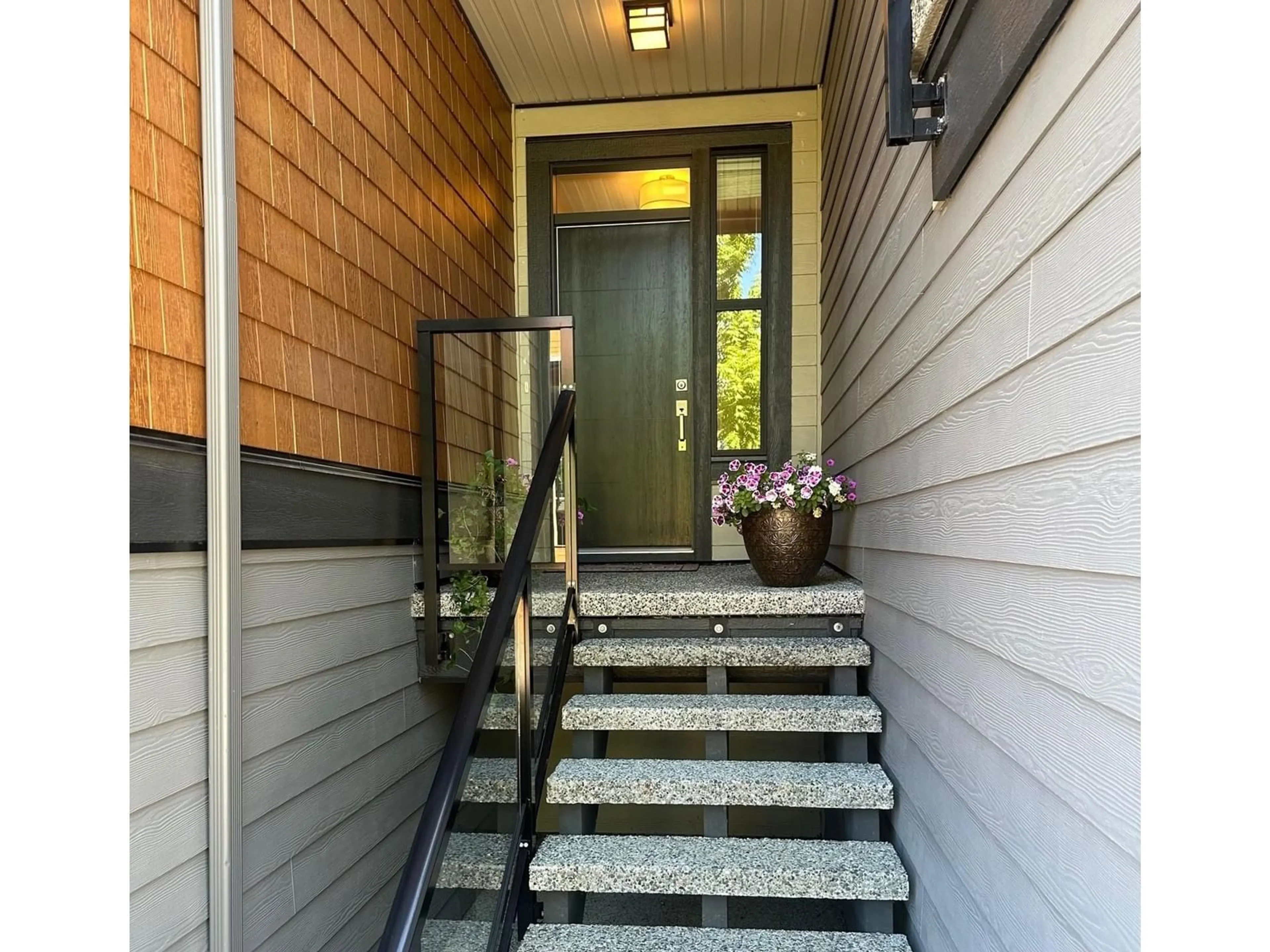Indoor entryway for 22 - 3618 150, Surrey British Columbia V3Z0W3