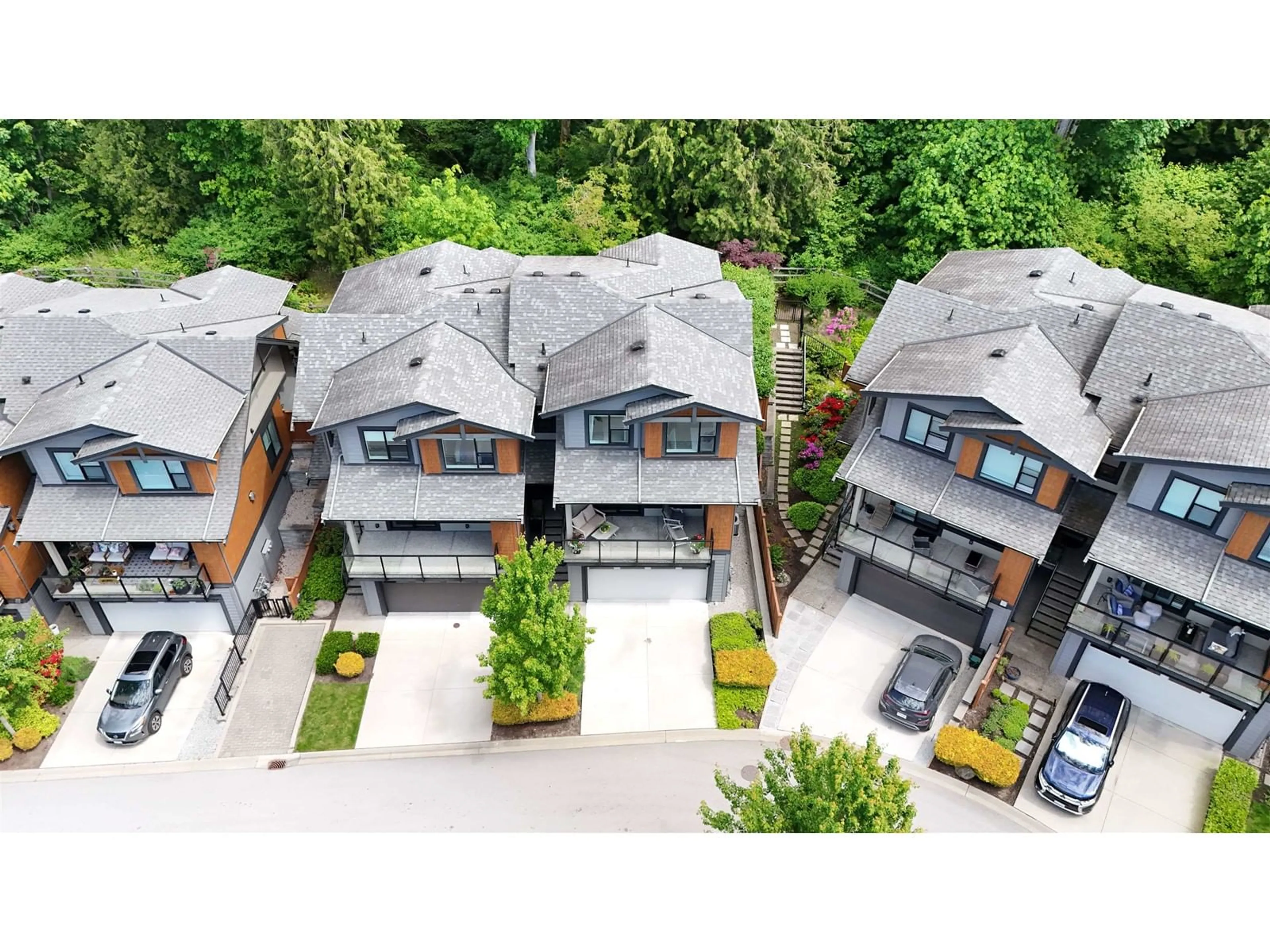 A pic from outside/outdoor area/front of a property/back of a property/a pic from drone, street for 22 - 3618 150, Surrey British Columbia V3Z0W3