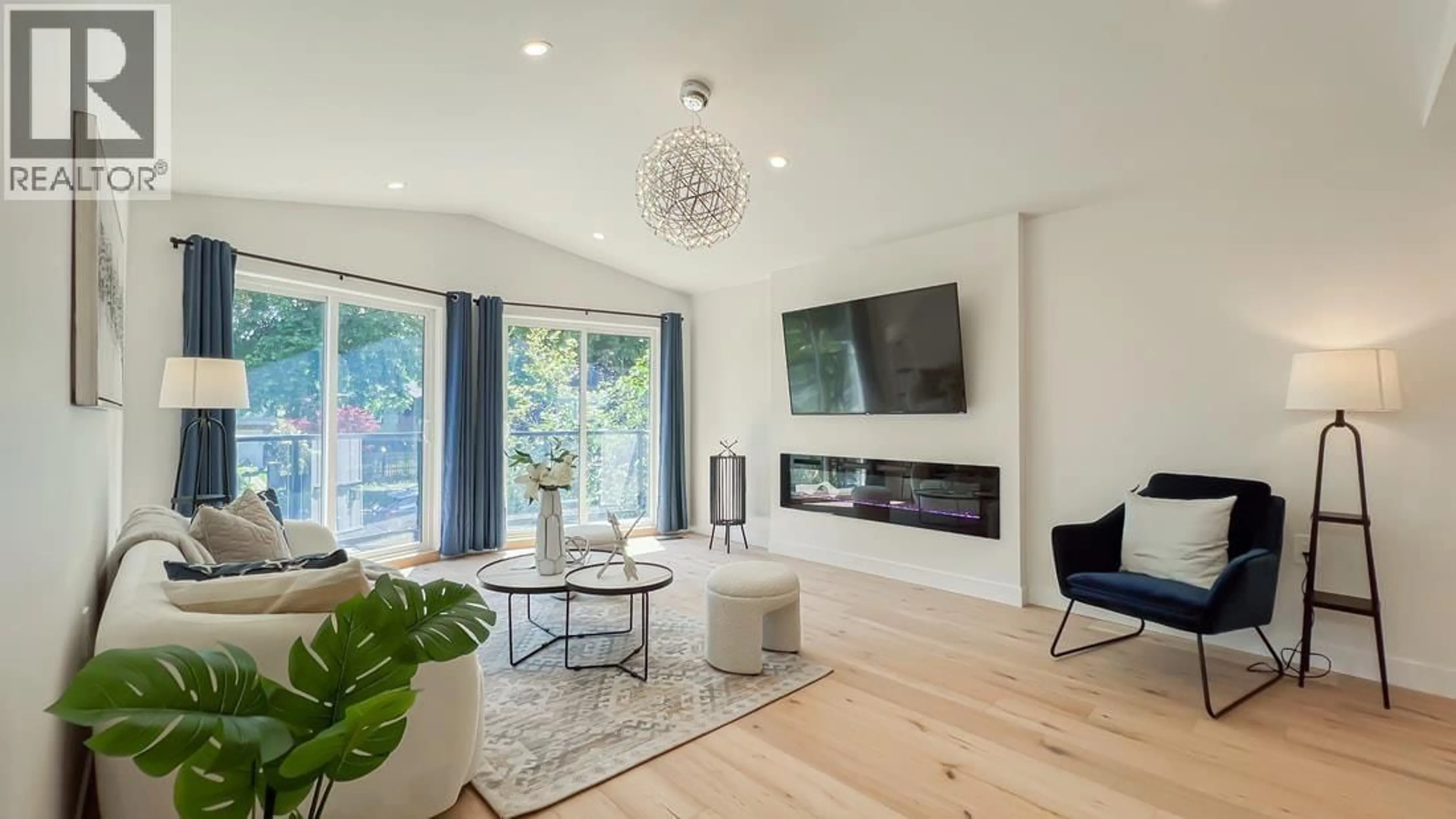 Living room with furniture, wood/laminate floor for 3361 28TH AVENUE, Vancouver British Columbia V5R1T2