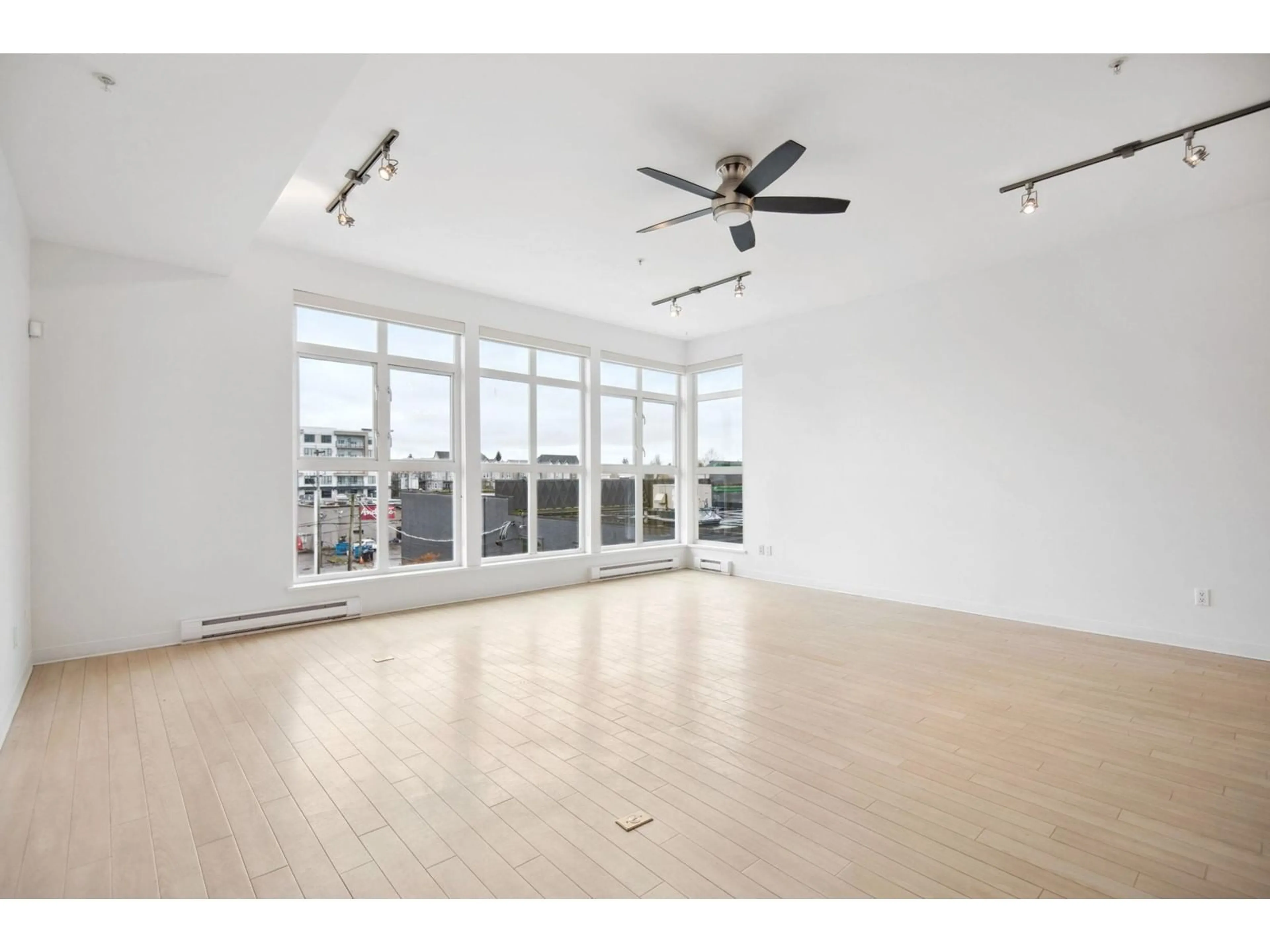 A pic of a room for 308 - 20238 FRASER, Langley British Columbia V3A4E6
