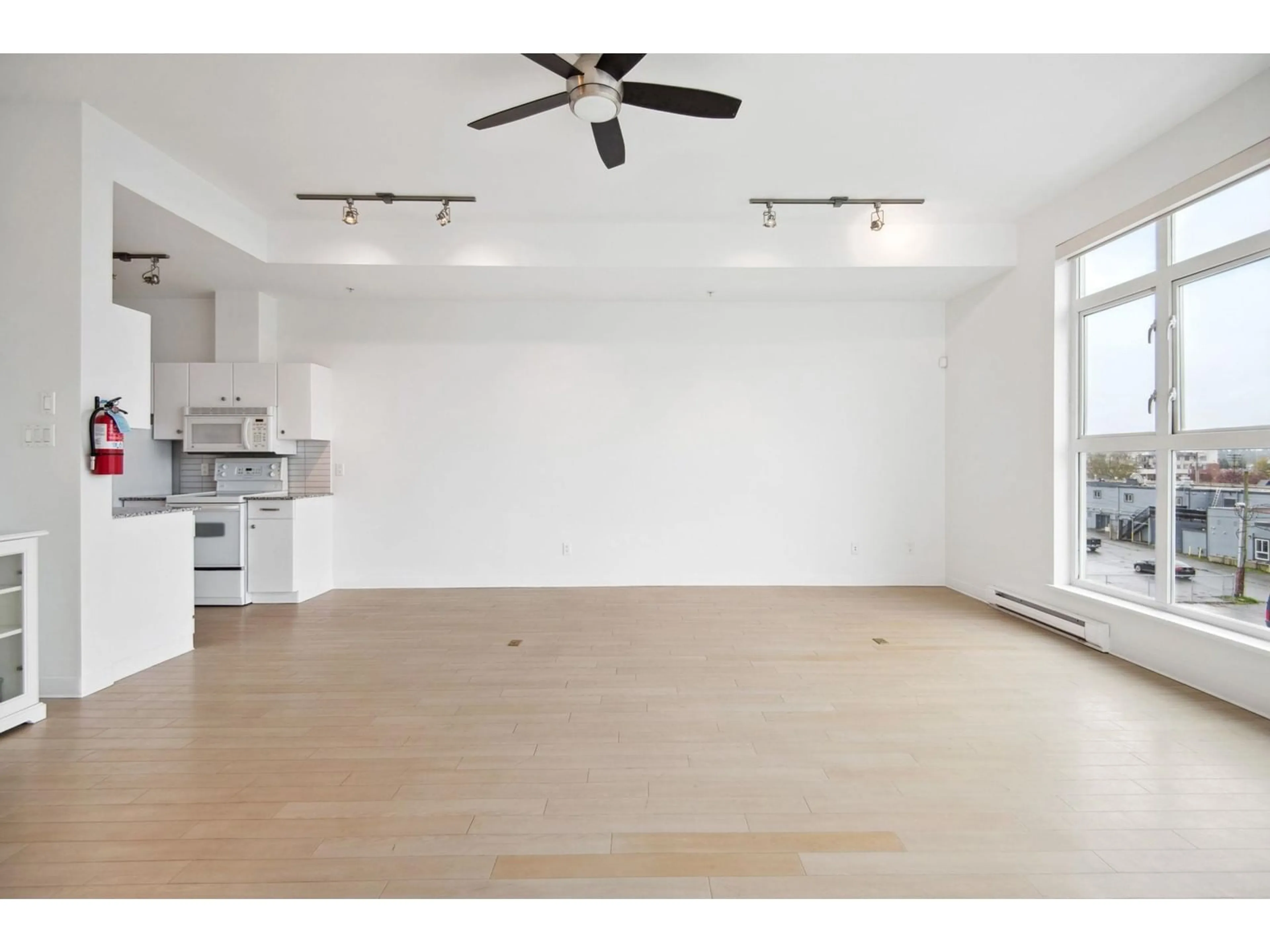 A pic of a room for 308 - 20238 FRASER, Langley British Columbia V3A4E6