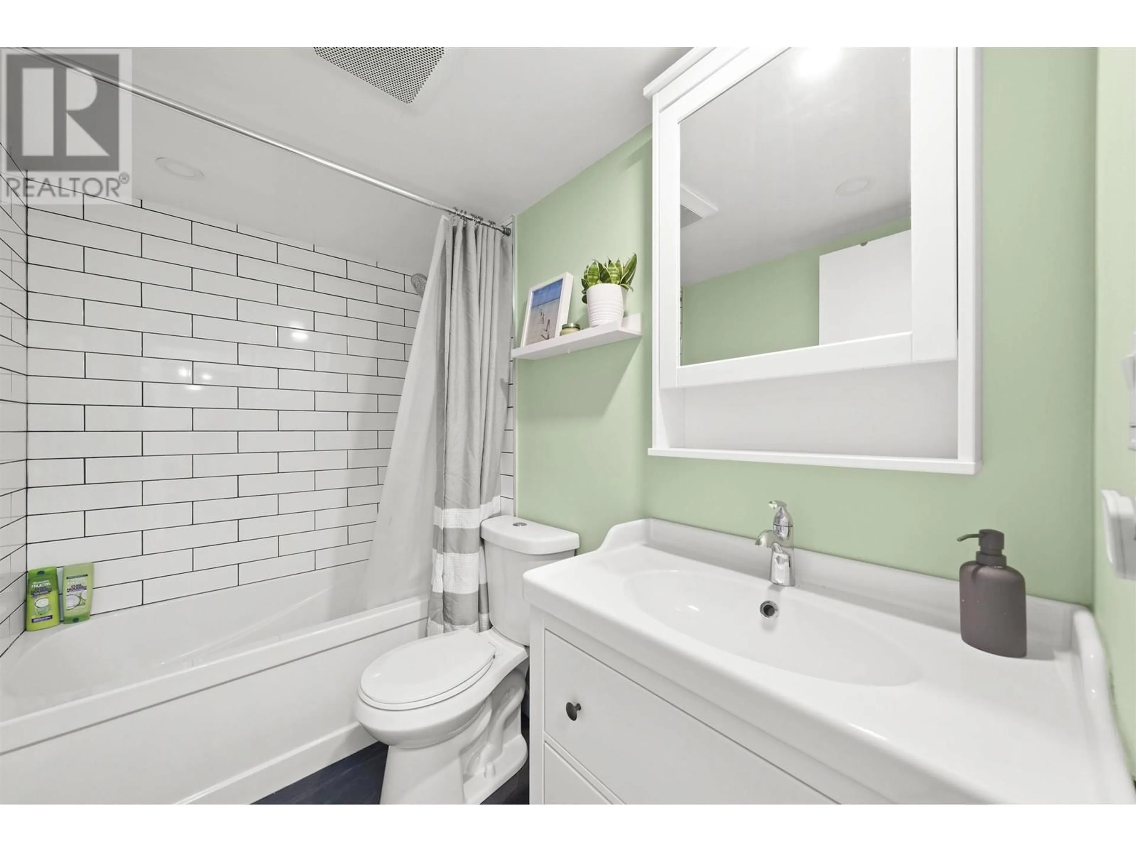 Standard bathroom, ceramic/tile floor for 311 - 1540 4TH AVENUE, Vancouver British Columbia V5N1J8