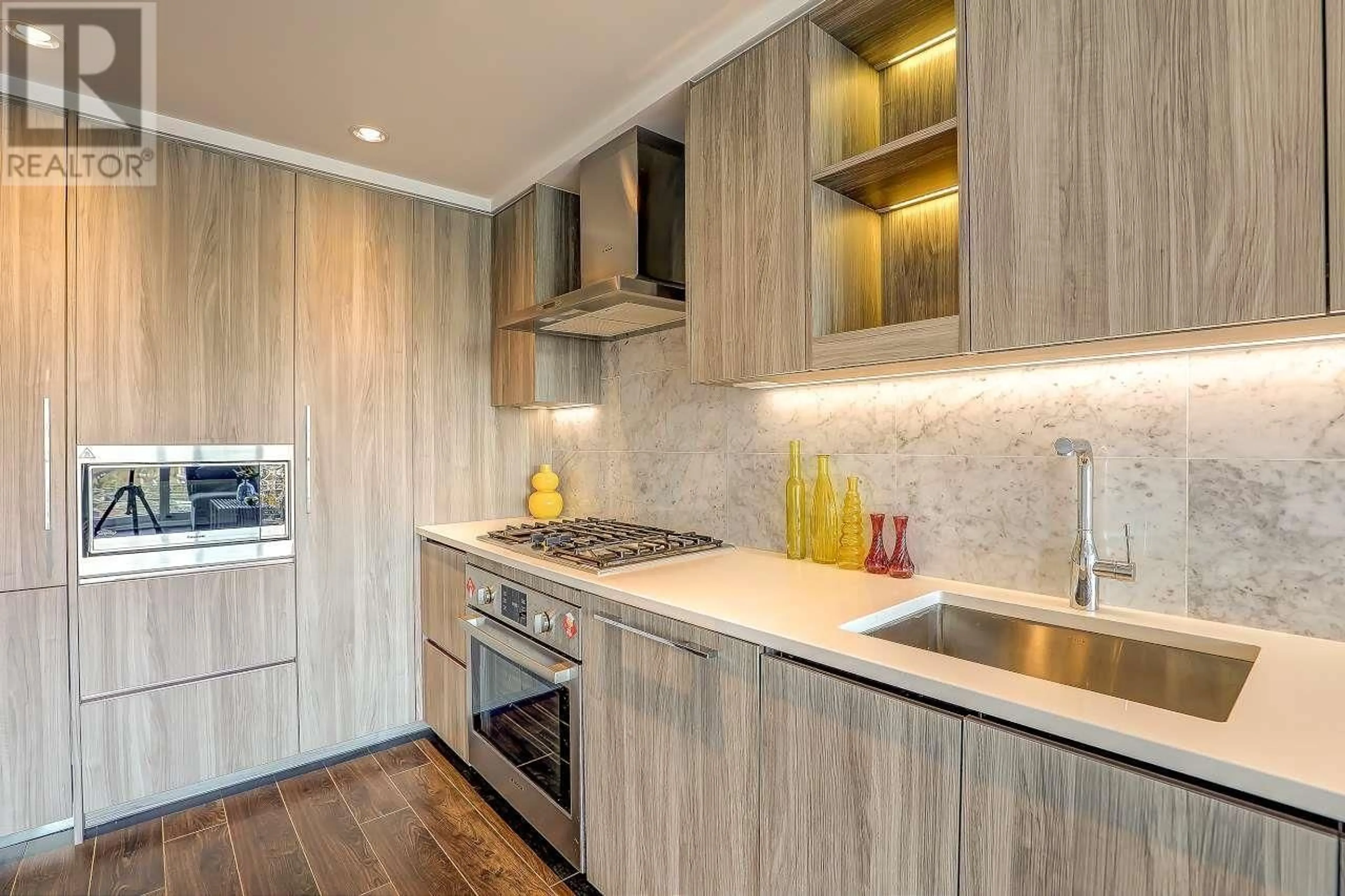 Contemporary kitchen, wood/laminate floor for 506 - 4720 LOUGHEED, Burnaby British Columbia V5C0M8