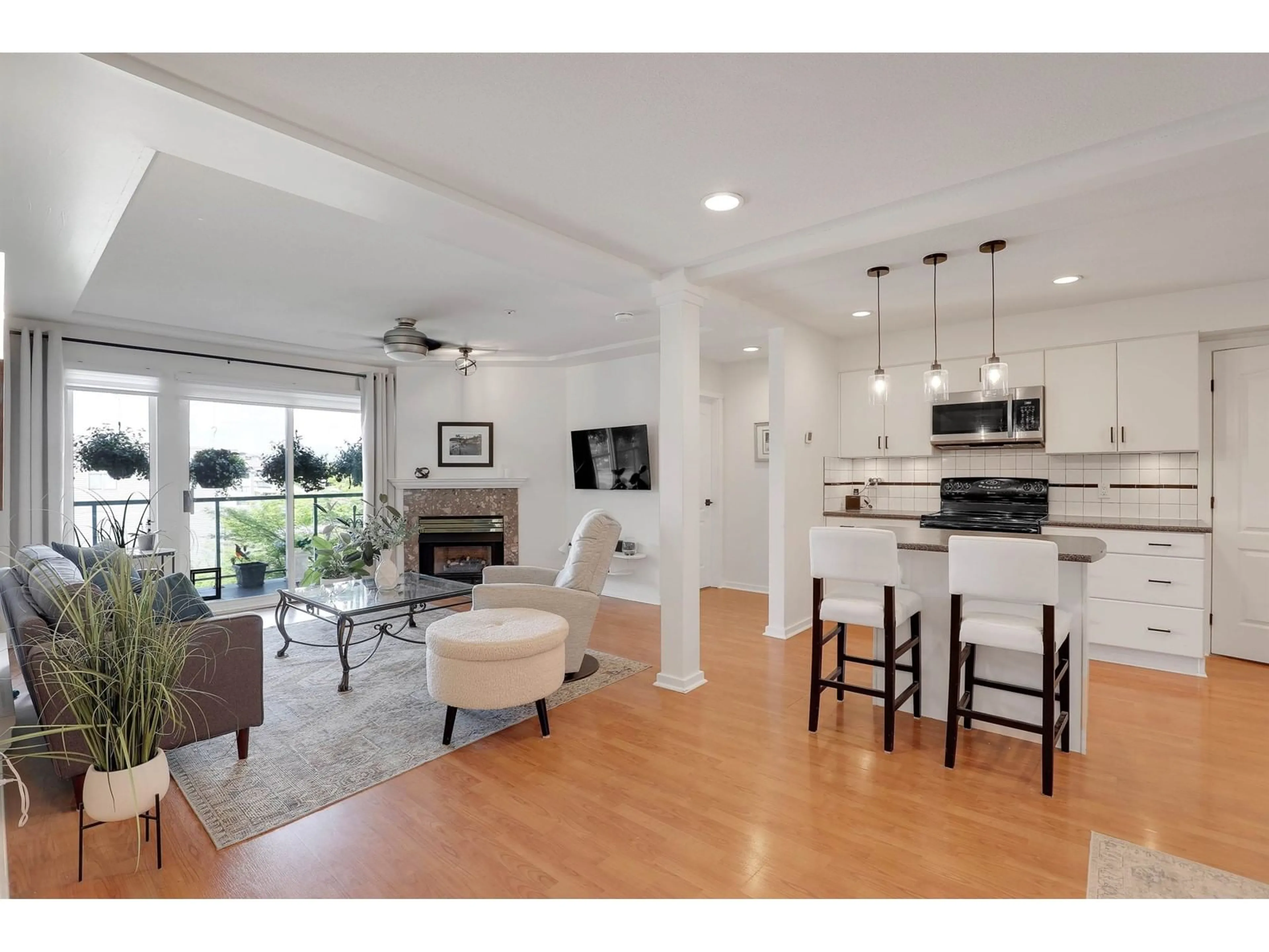 Open concept kitchen, unknown for 406 - 20433 53, Langley British Columbia V3A7A6