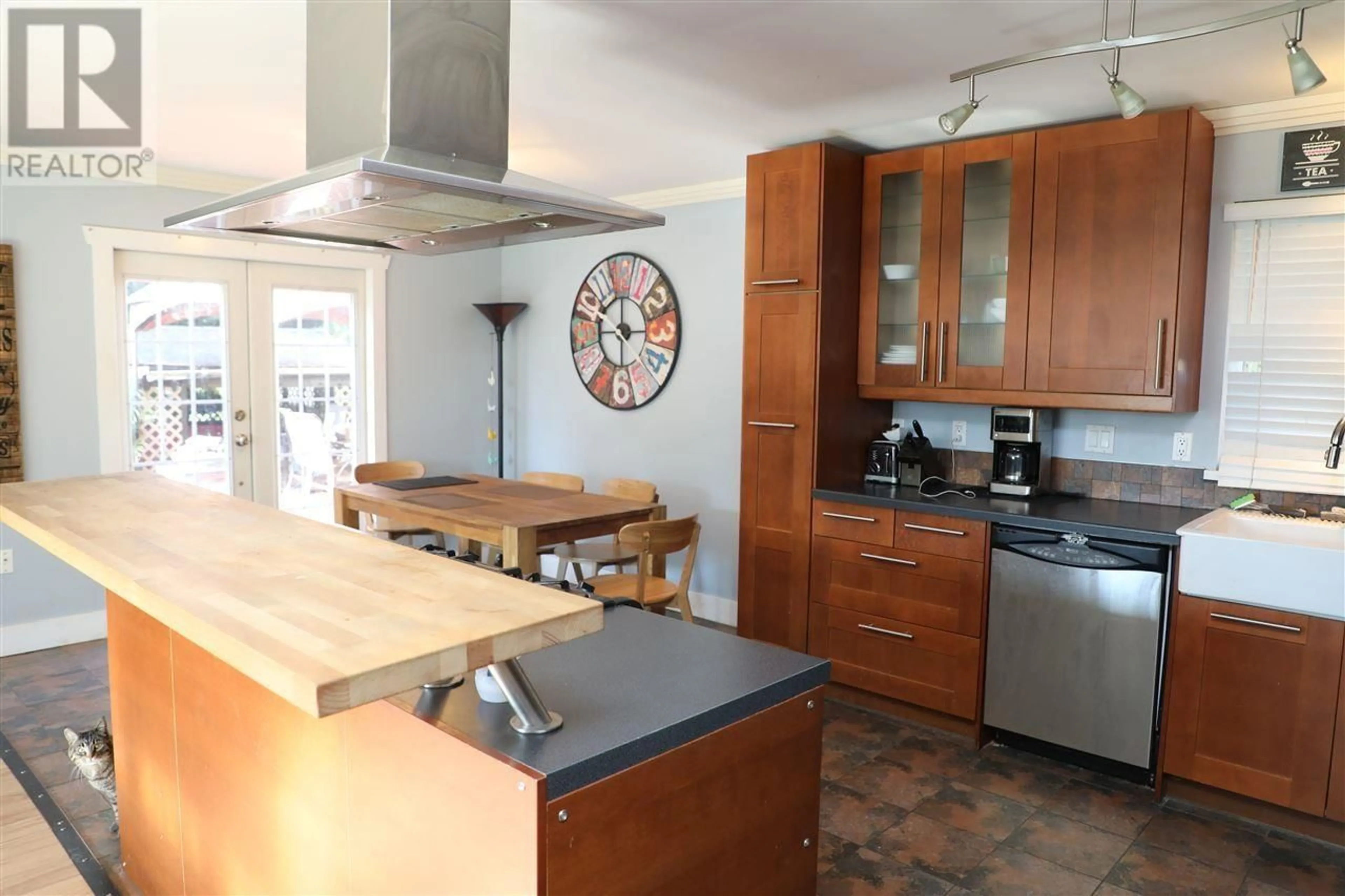 Standard kitchen, unknown for 1857 WARWICK AVENUE, Port Coquitlam British Columbia V3C4P6
