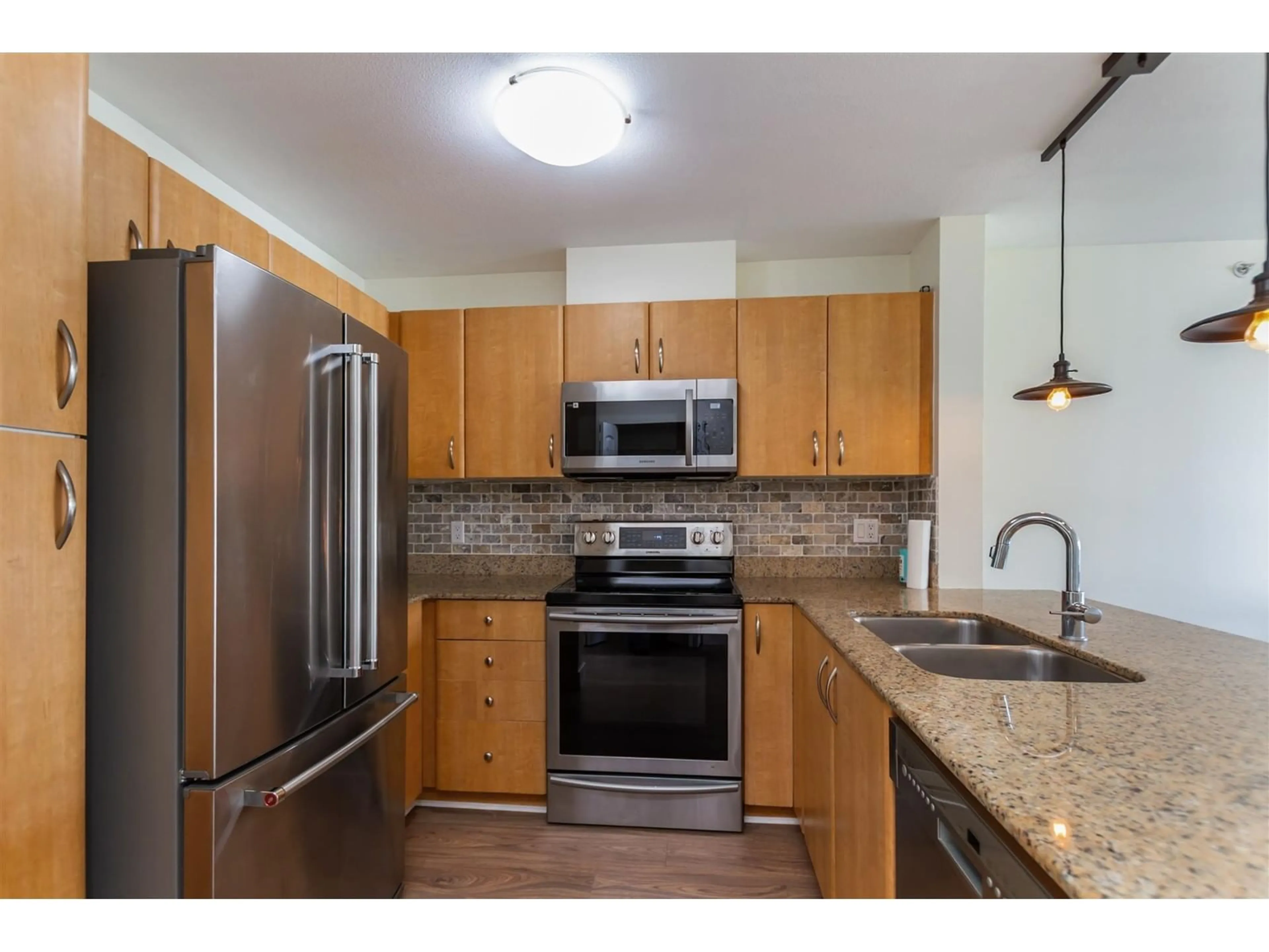 Standard kitchen, unknown for 445 - 27358 32, Langley British Columbia V4W3M5