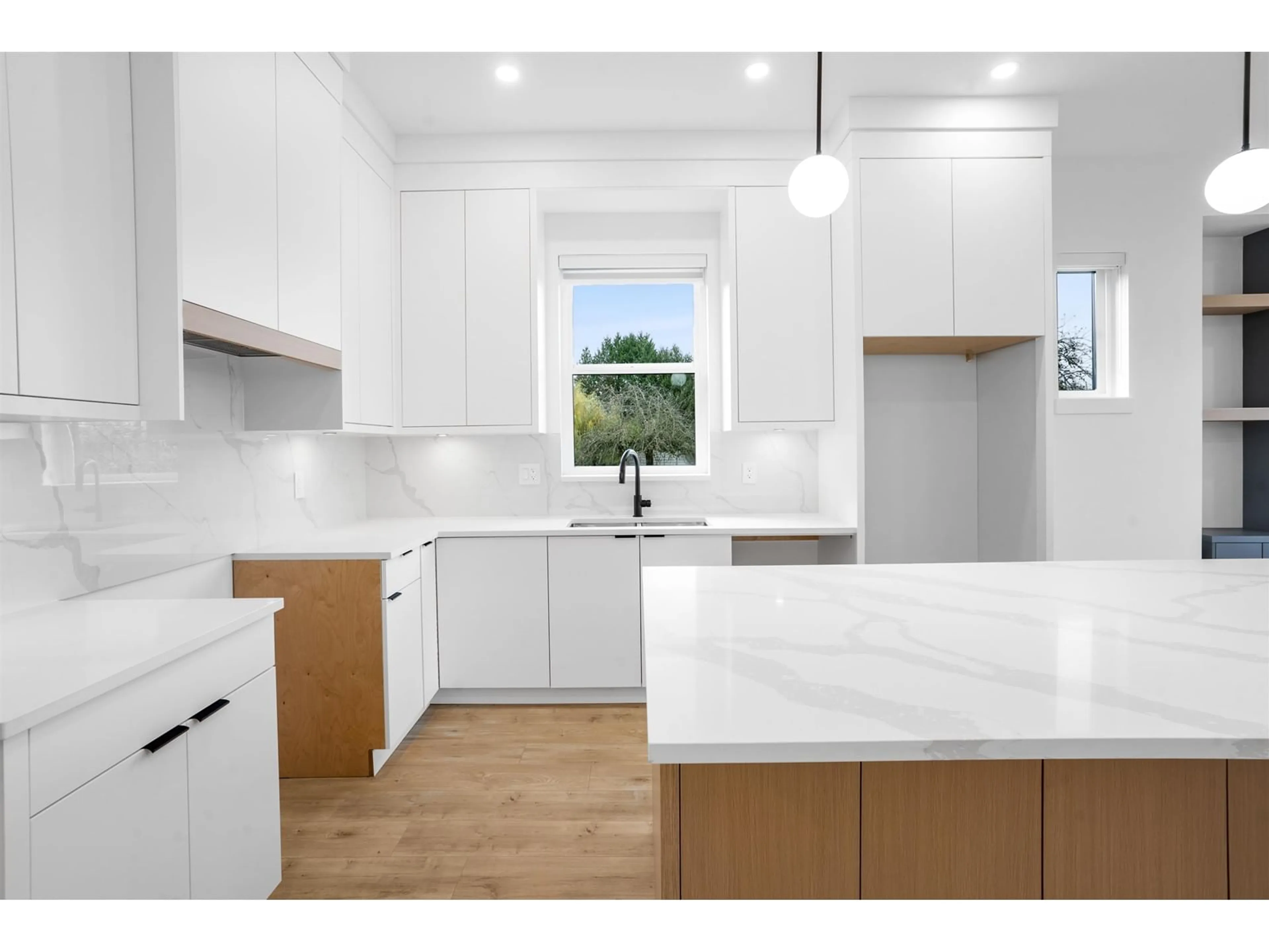 Open concept kitchen, unknown for 20483 74B, Langley British Columbia V2Y3S8