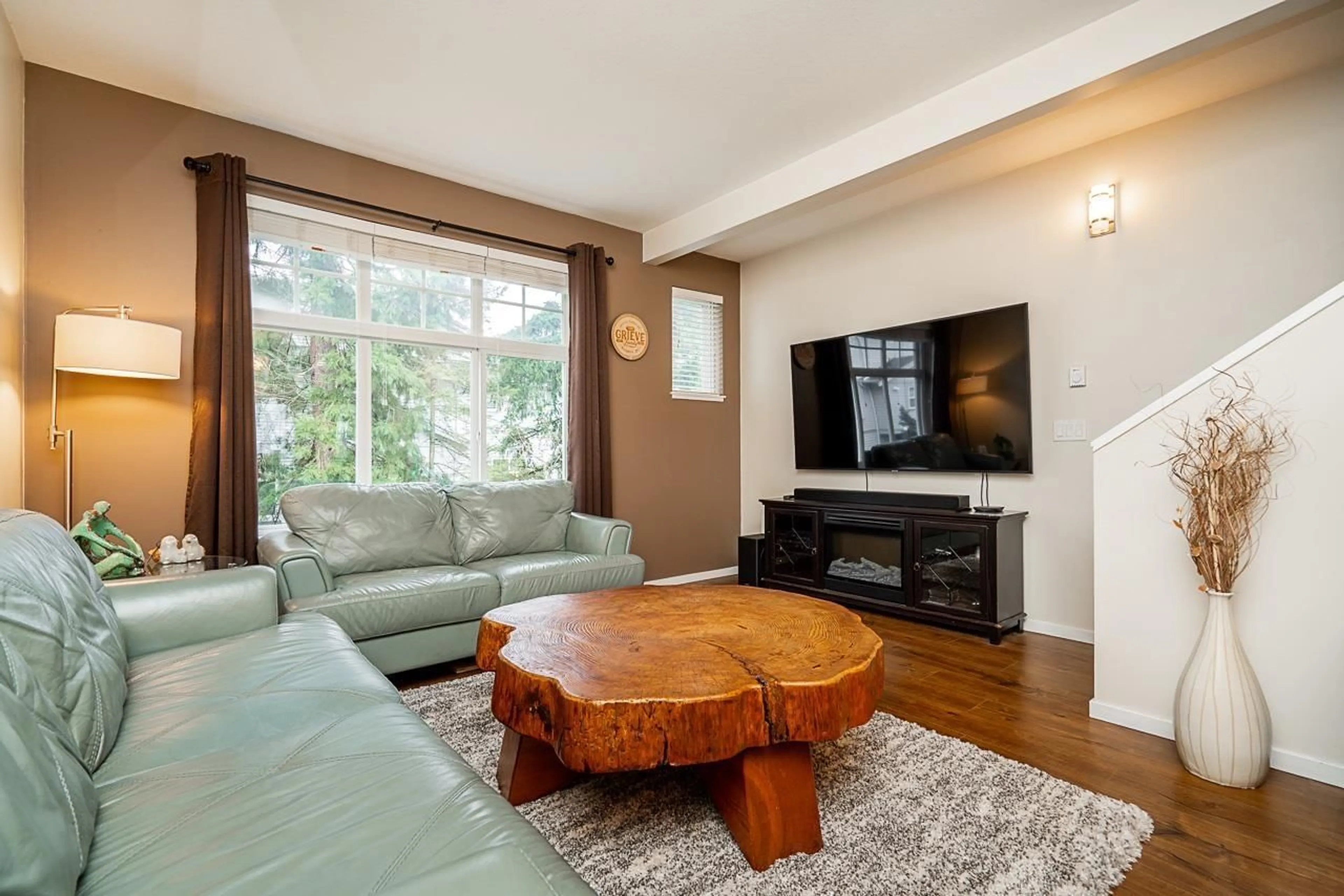 Living room with furniture, wood/laminate floor for 94 - 5858 142, Surrey British Columbia V3X0H2