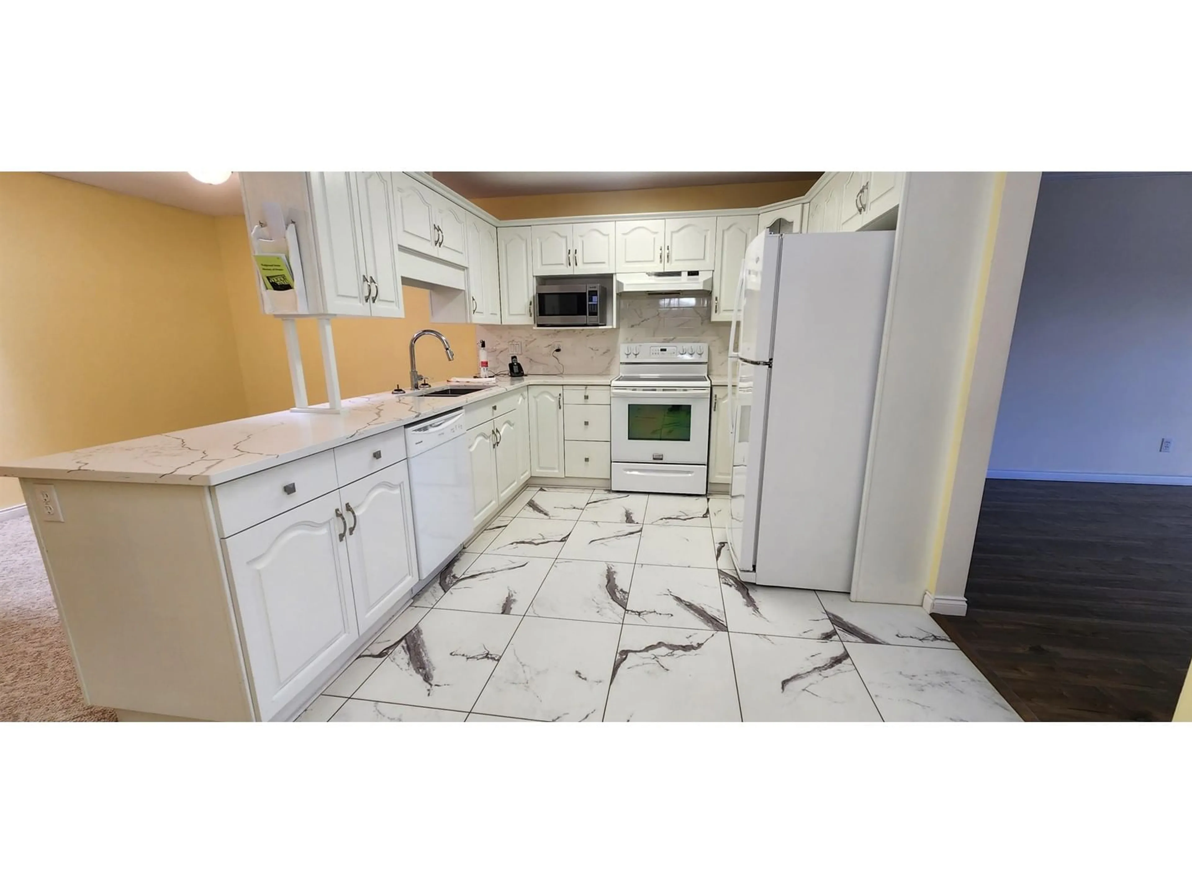 Standard kitchen, ceramic/tile floor for 411 - 2626 COUNTESS, Abbotsford British Columbia V2T2V7