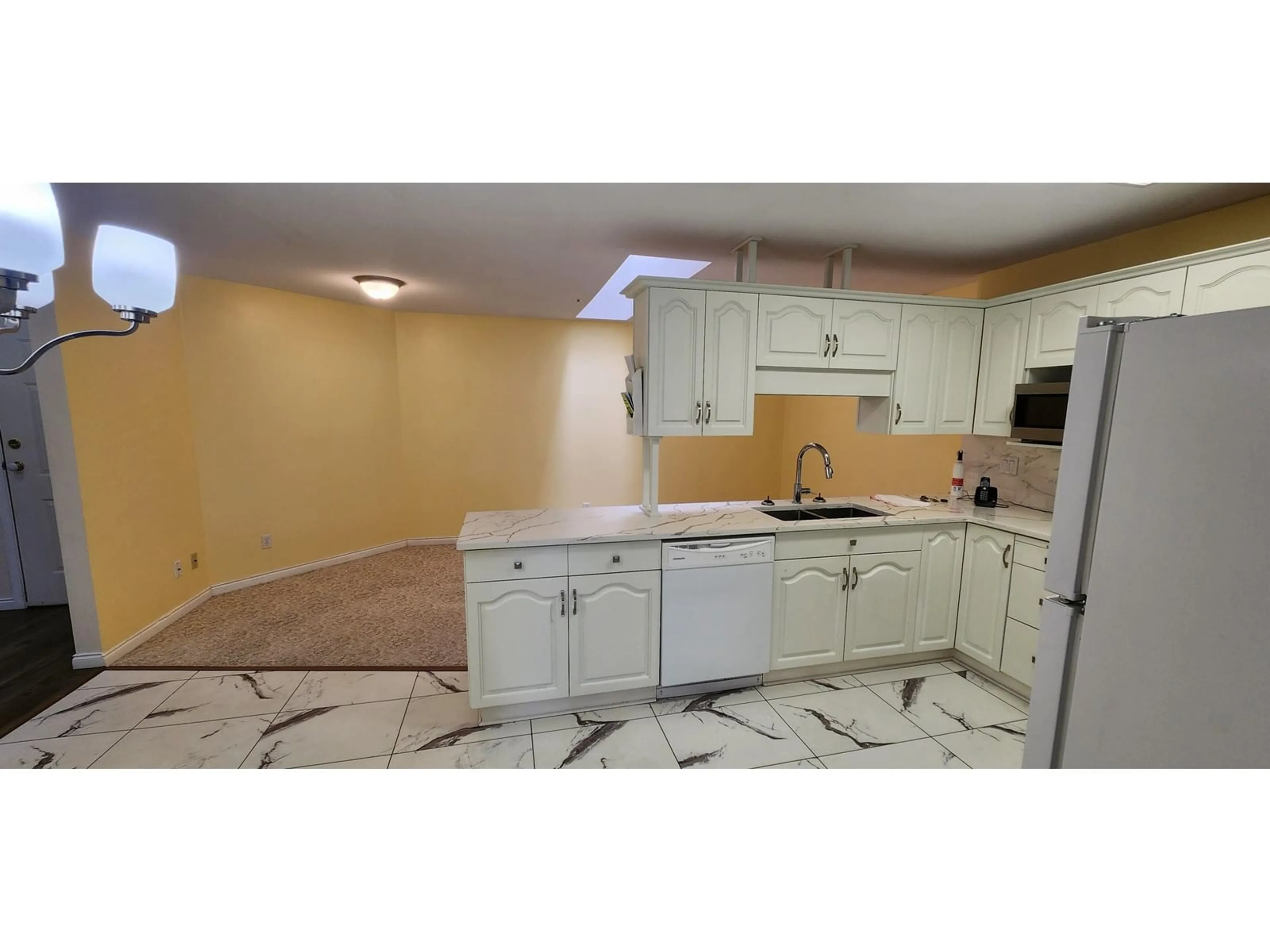 Standard kitchen, ceramic/tile floor for 411 - 2626 COUNTESS, Abbotsford British Columbia V2T2V7