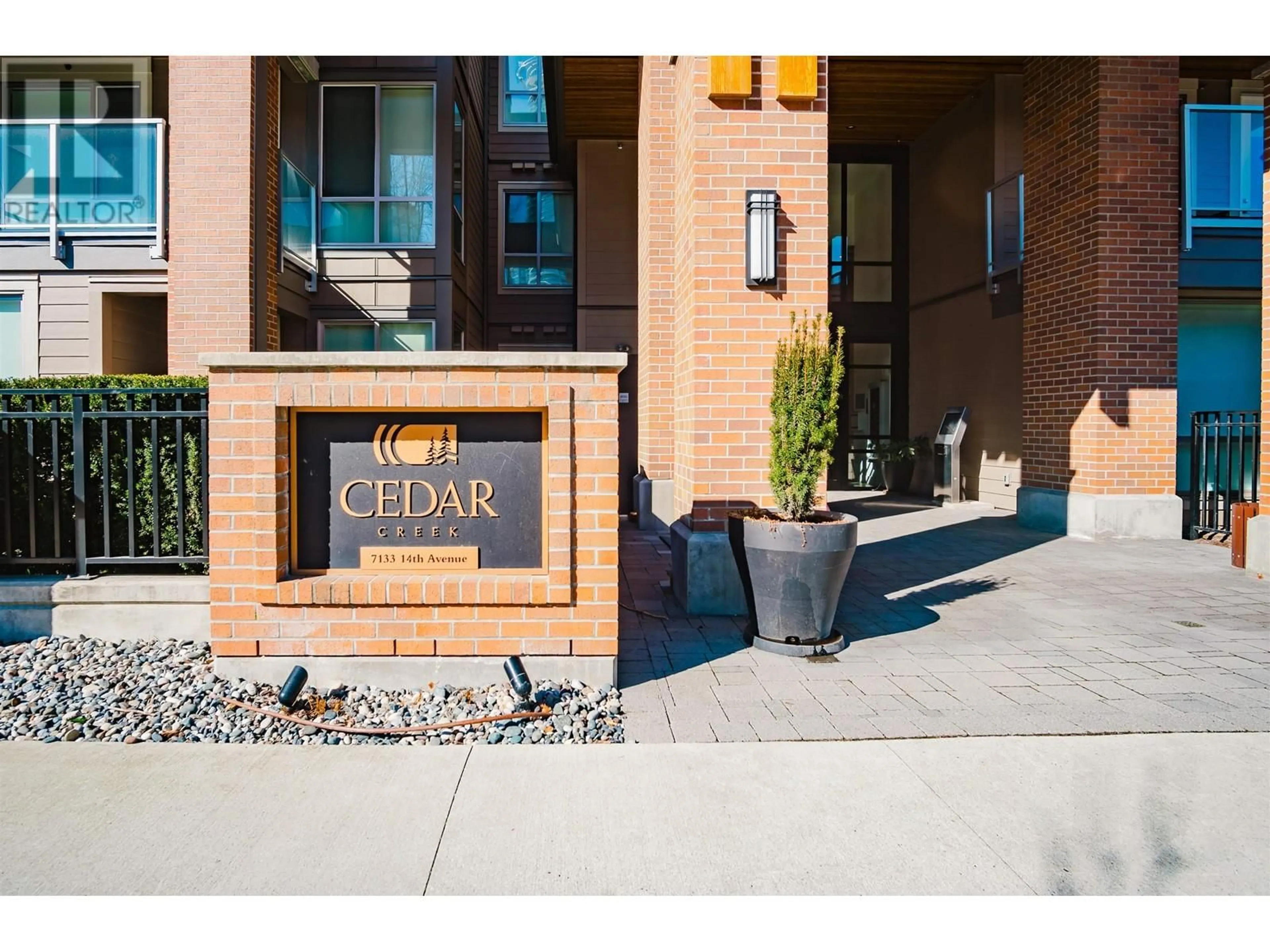 Indoor entryway for 320 - 7133 14TH AVENUE, Burnaby British Columbia V4N0H5