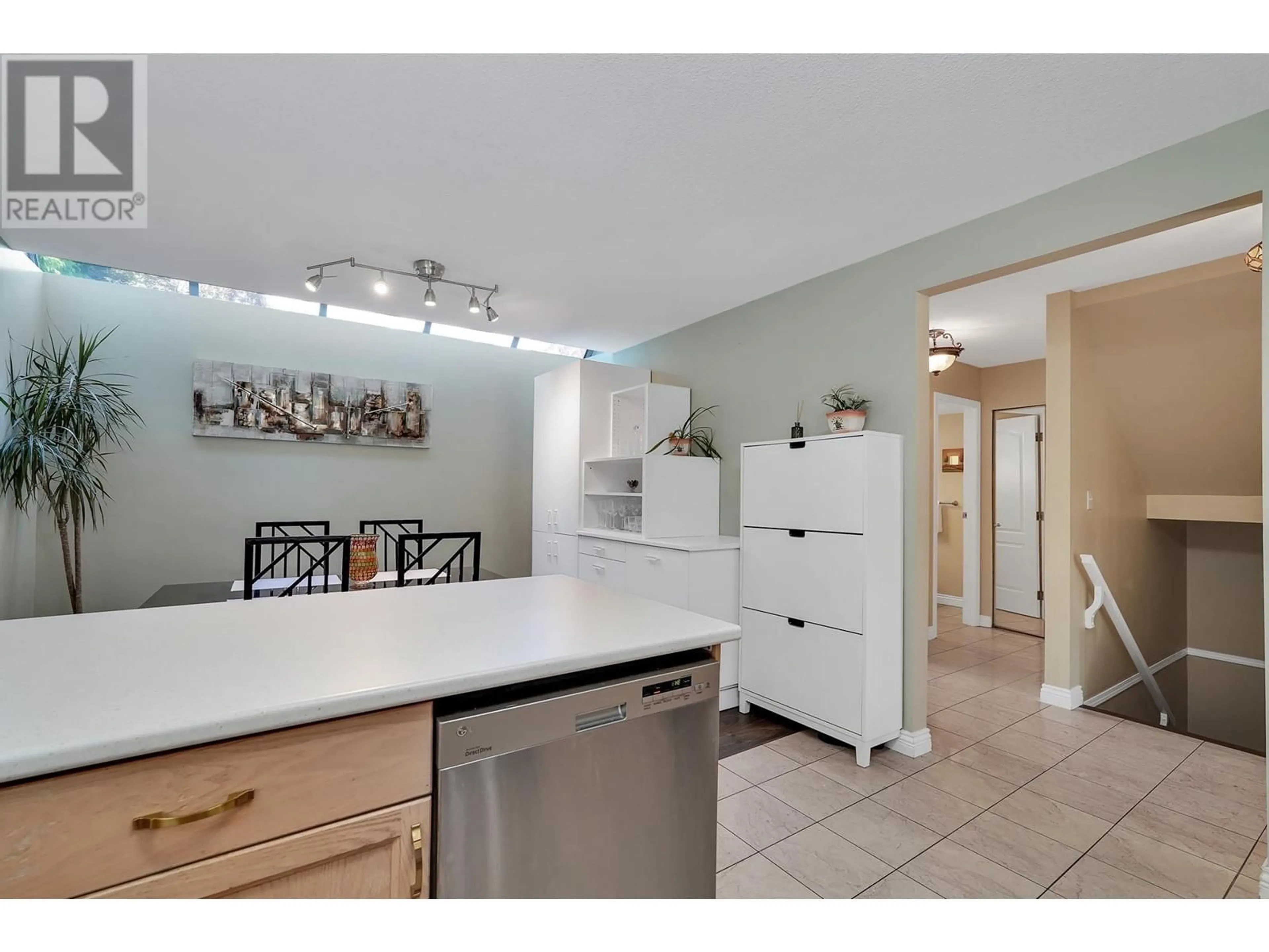 Open concept kitchen, ceramic/tile floor for 28 - 1216 JOHNSON STREET, Coquitlam British Columbia V3B4T2
