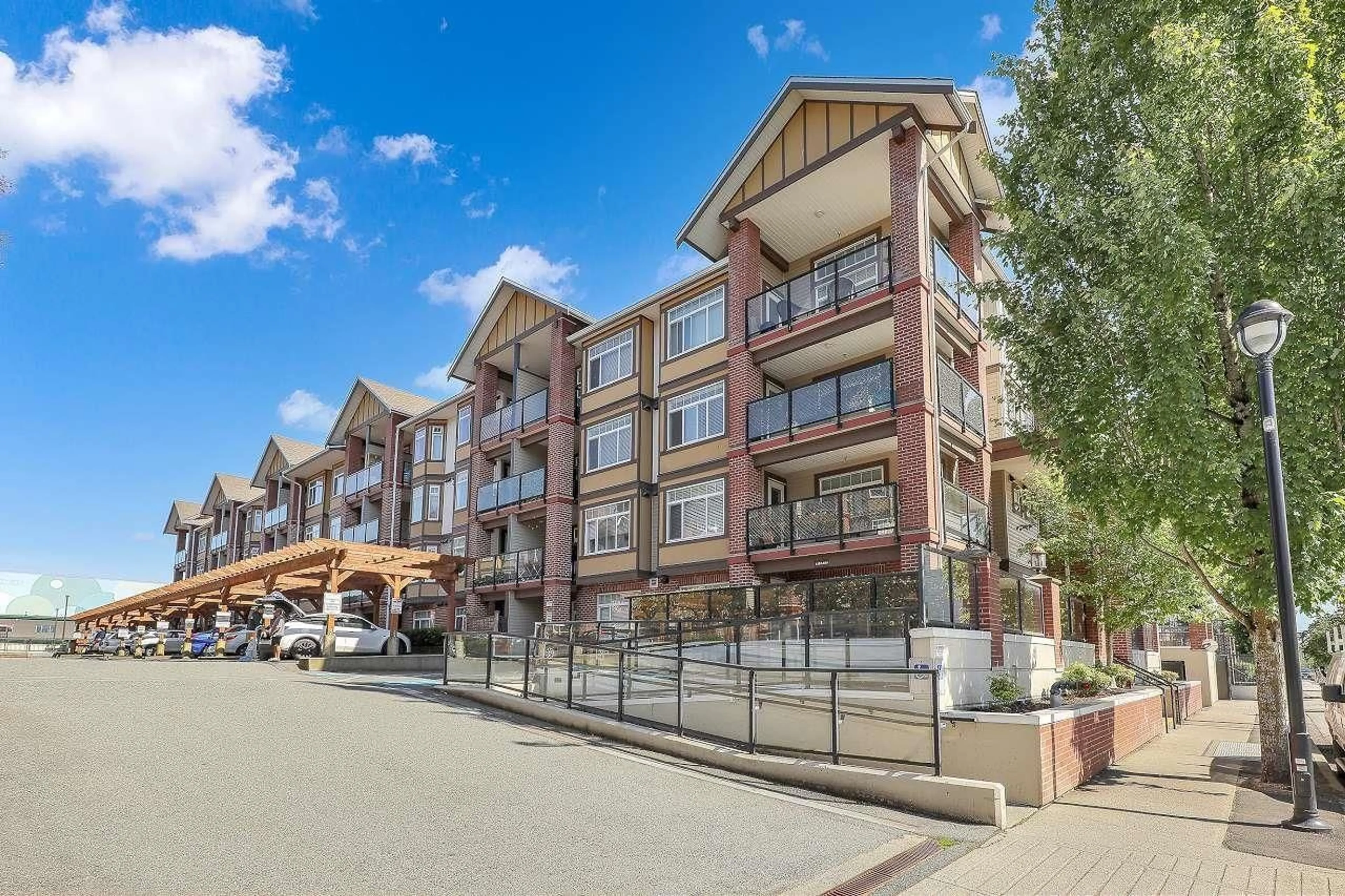 Patio, unknown for 401 - 5650 201A, Langley British Columbia V3A0B3