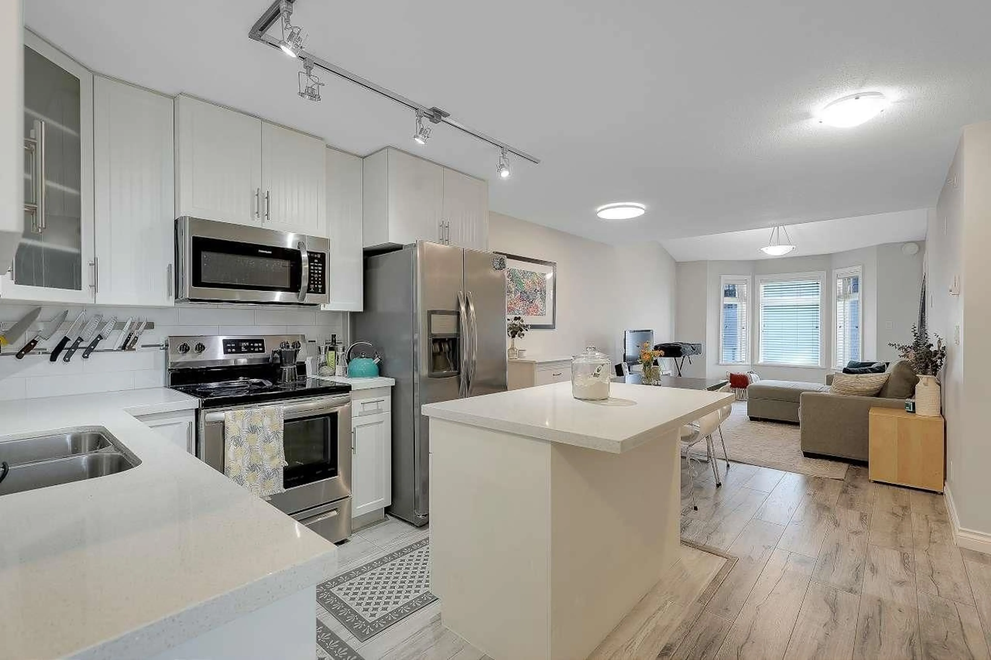 Open concept kitchen, unknown for 401 - 5650 201A, Langley British Columbia V3A0B3
