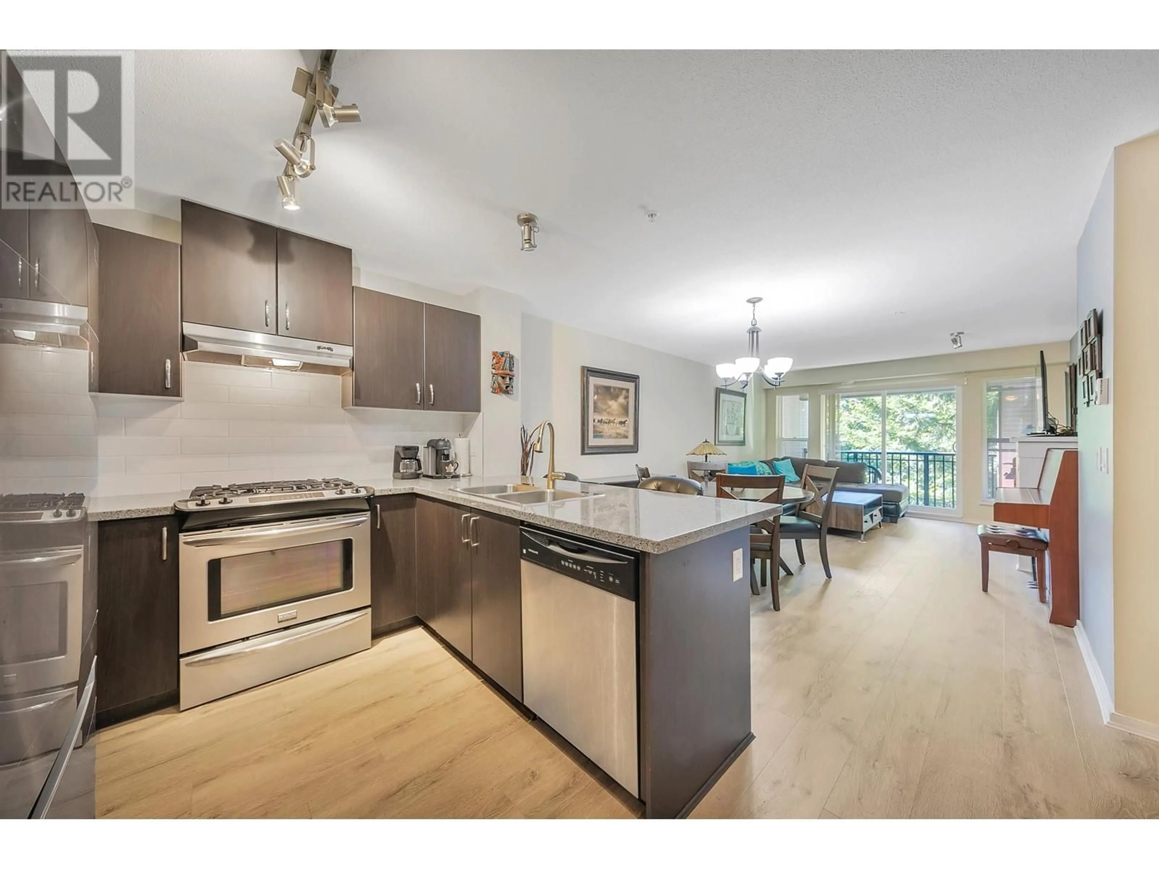 Open concept kitchen, wood/laminate floor for 306 - 3050 DAYANEE SPRINGS BOULEVARD, Coquitlam British Columbia V3E0A2
