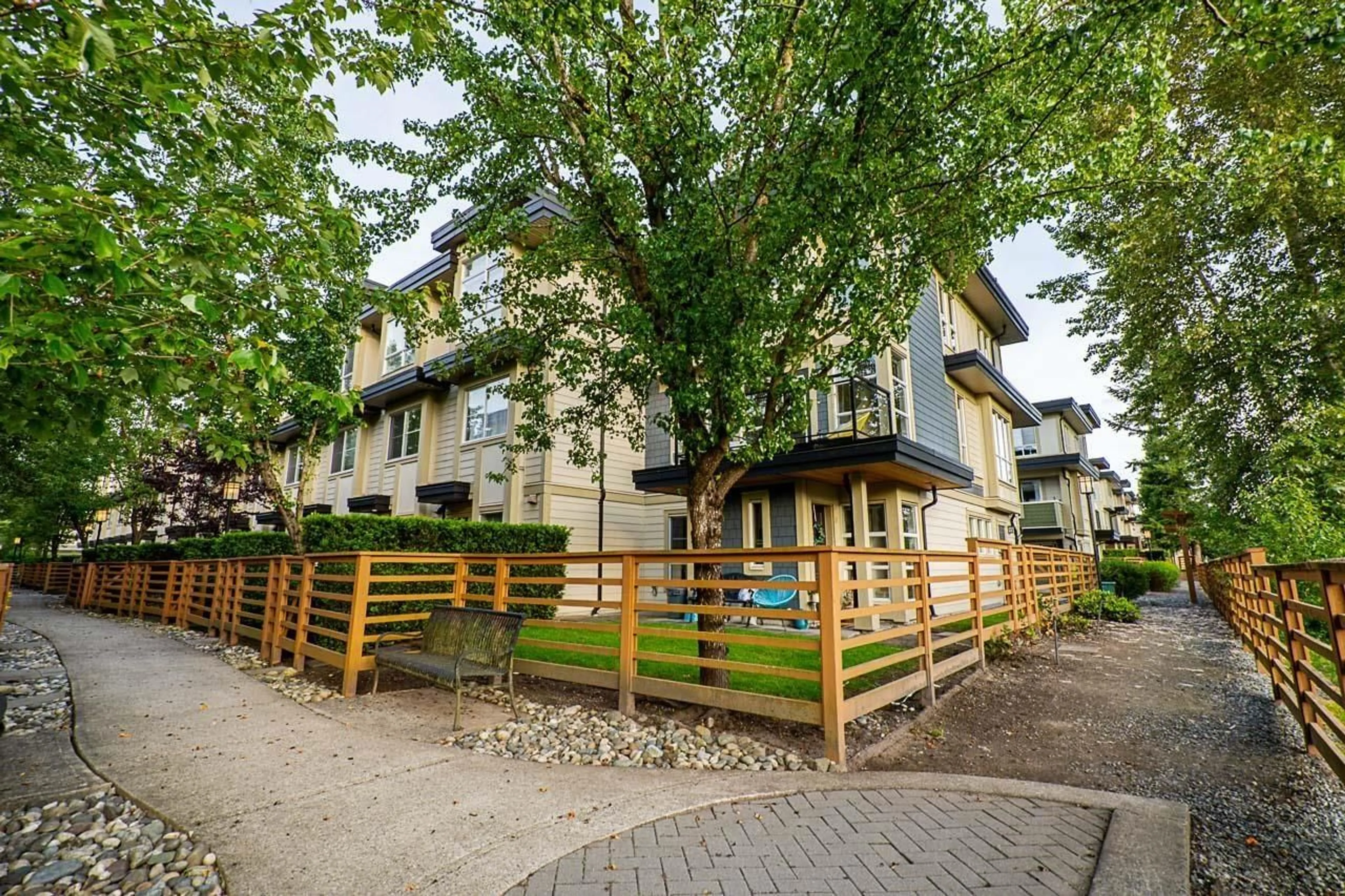 Patio, street for 52 - 19477 72A, Surrey British Columbia V4N6M2