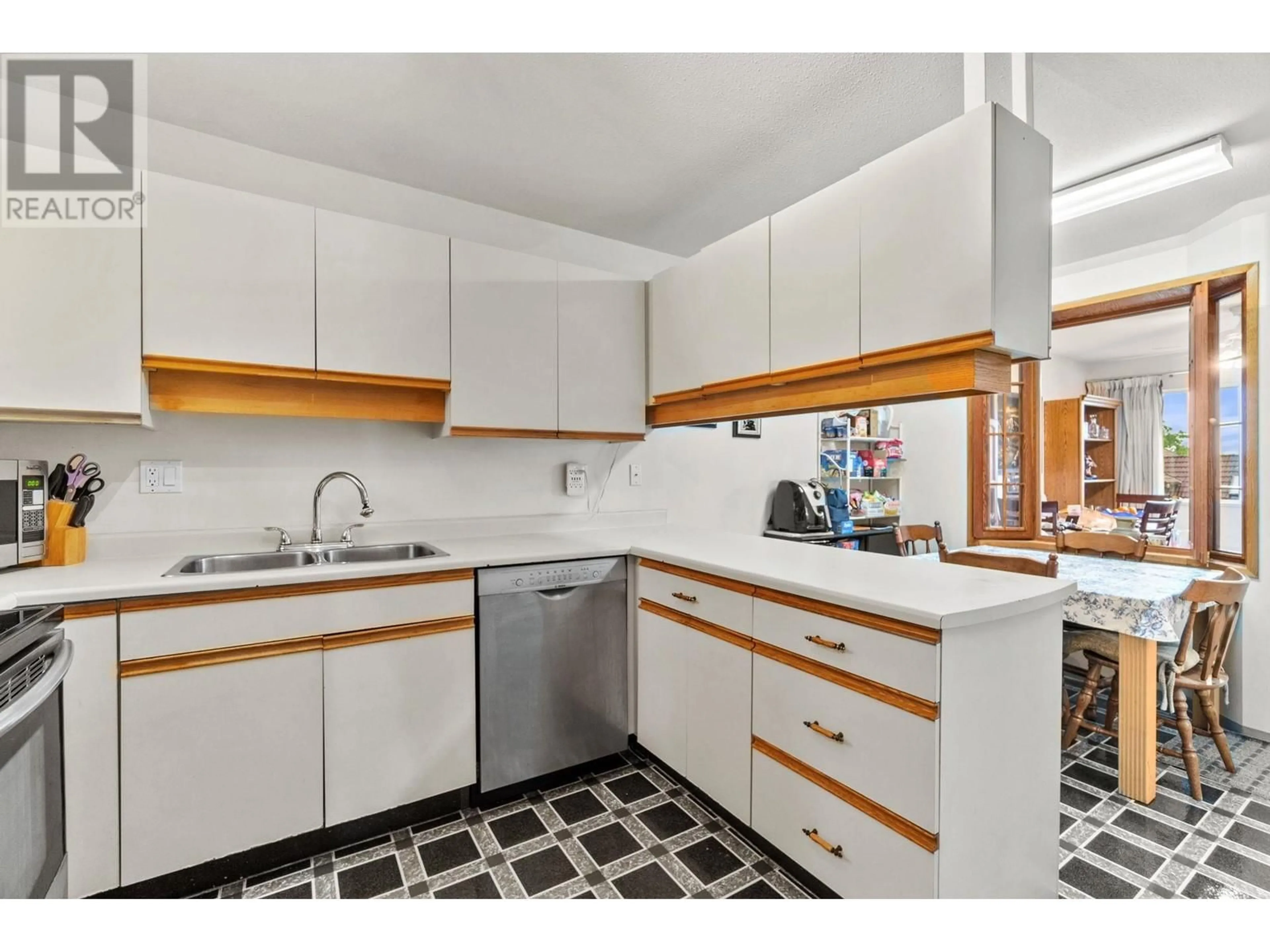 Standard kitchen, unknown for 118 - 2721 ATLIN PLACE, Coquitlam British Columbia V3C5C1