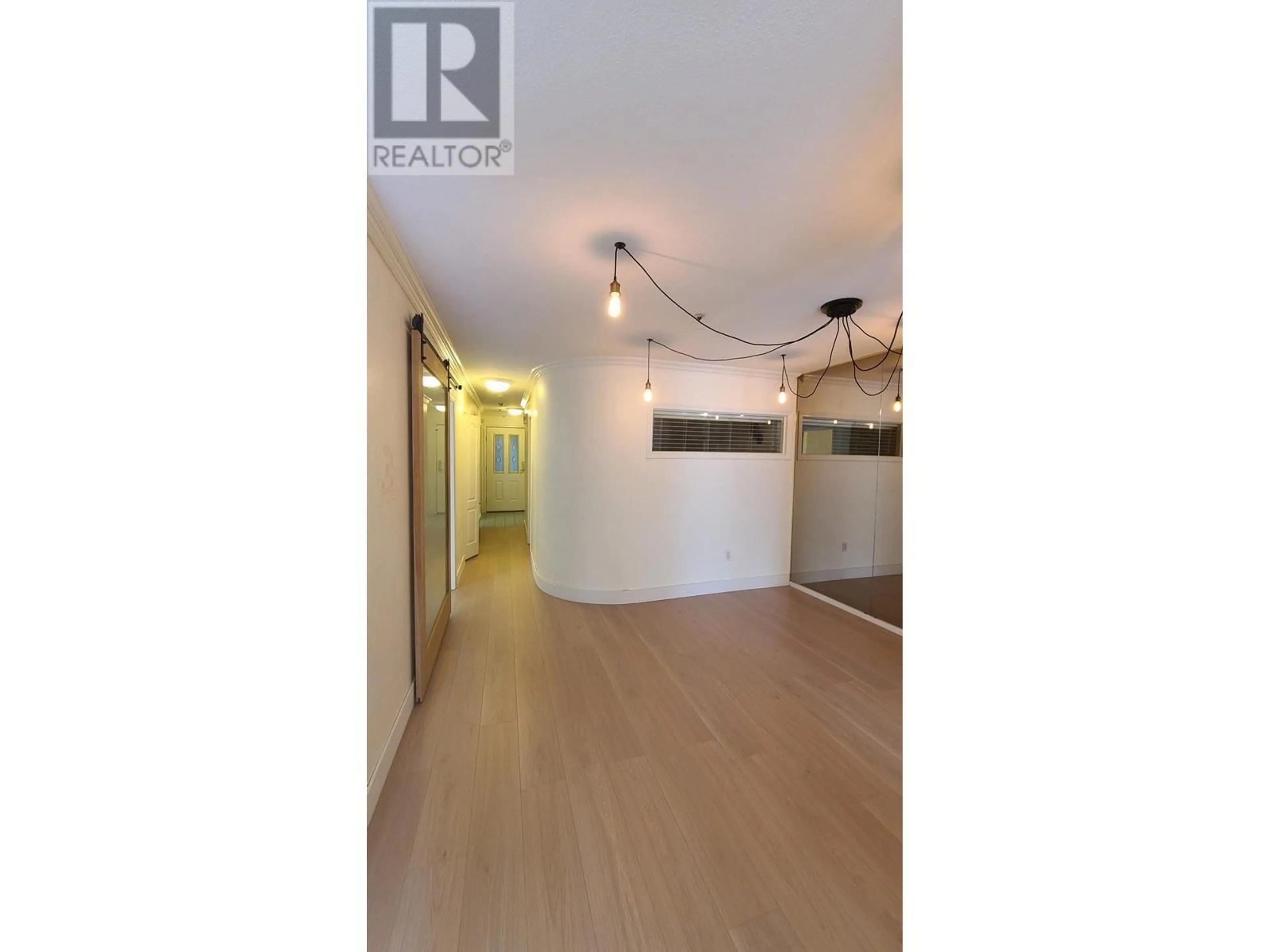 Indoor foyer for 102 - 2250 MARINE DRIVE, Vancouver British Columbia V5P2S2