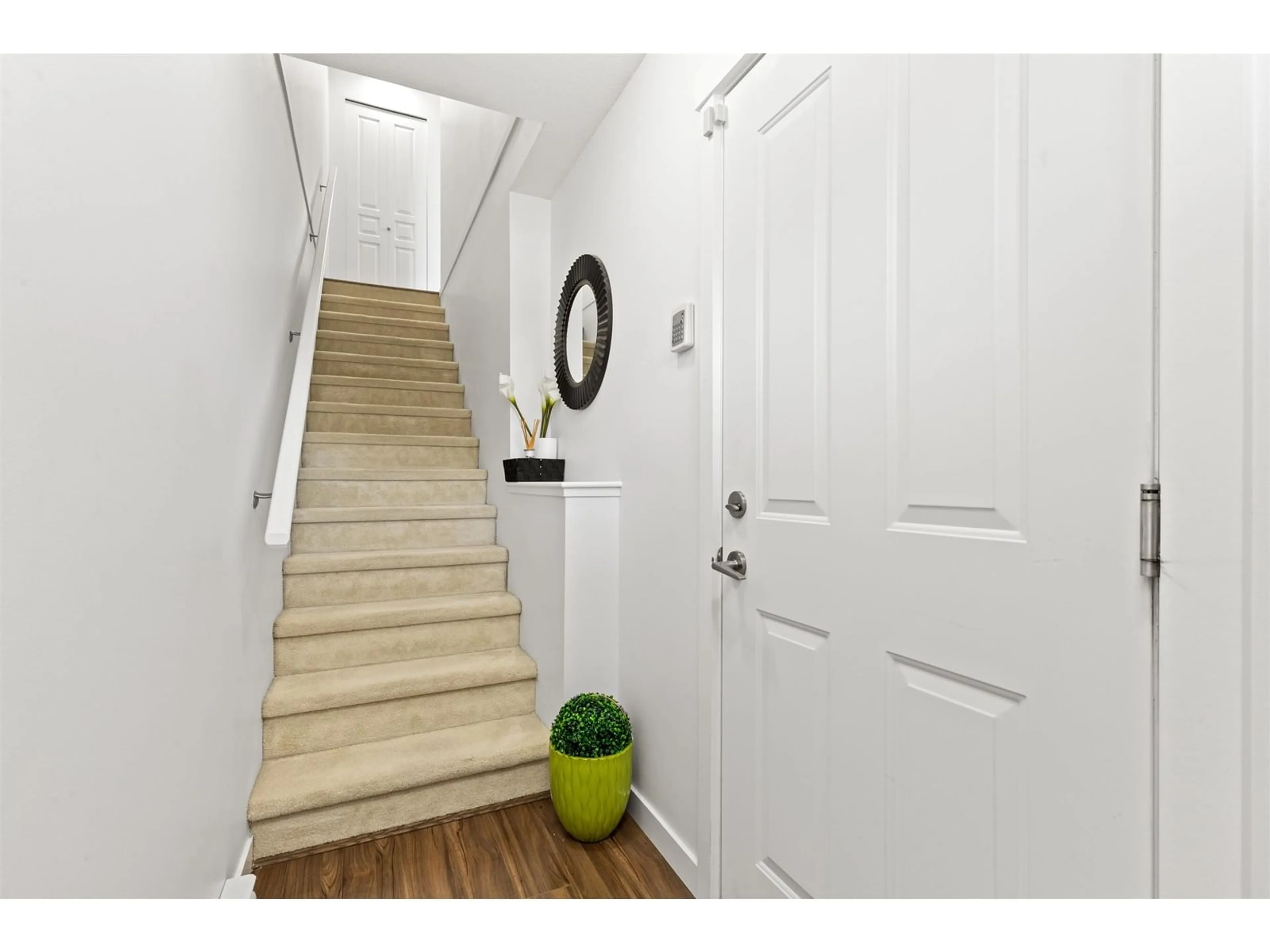 Indoor entryway for 48 - 31098 WESTRIDGE, Abbotsford British Columbia V2T0C2