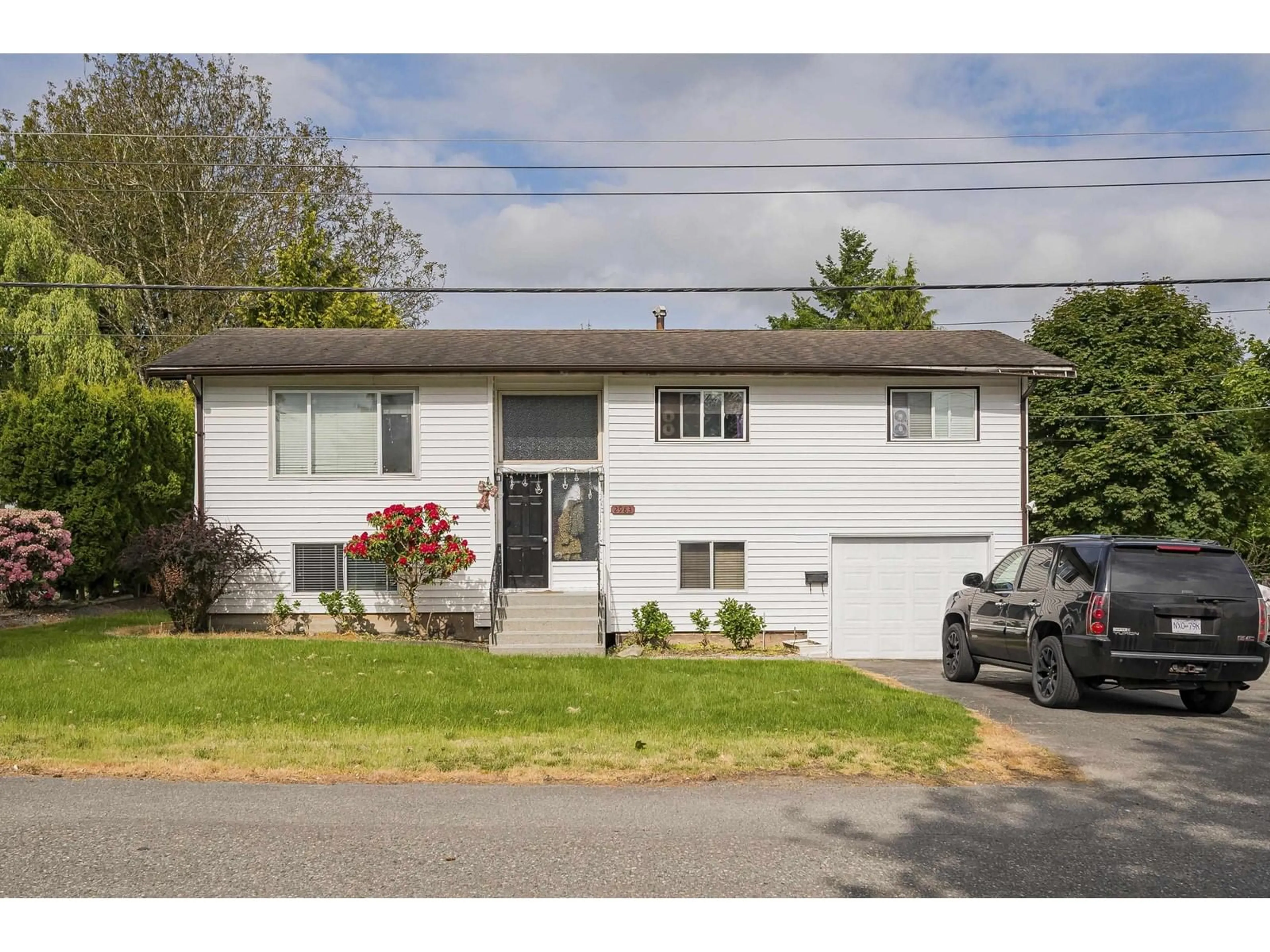 Home with vinyl exterior material, street for 2983 268A, Langley British Columbia V4W3B9