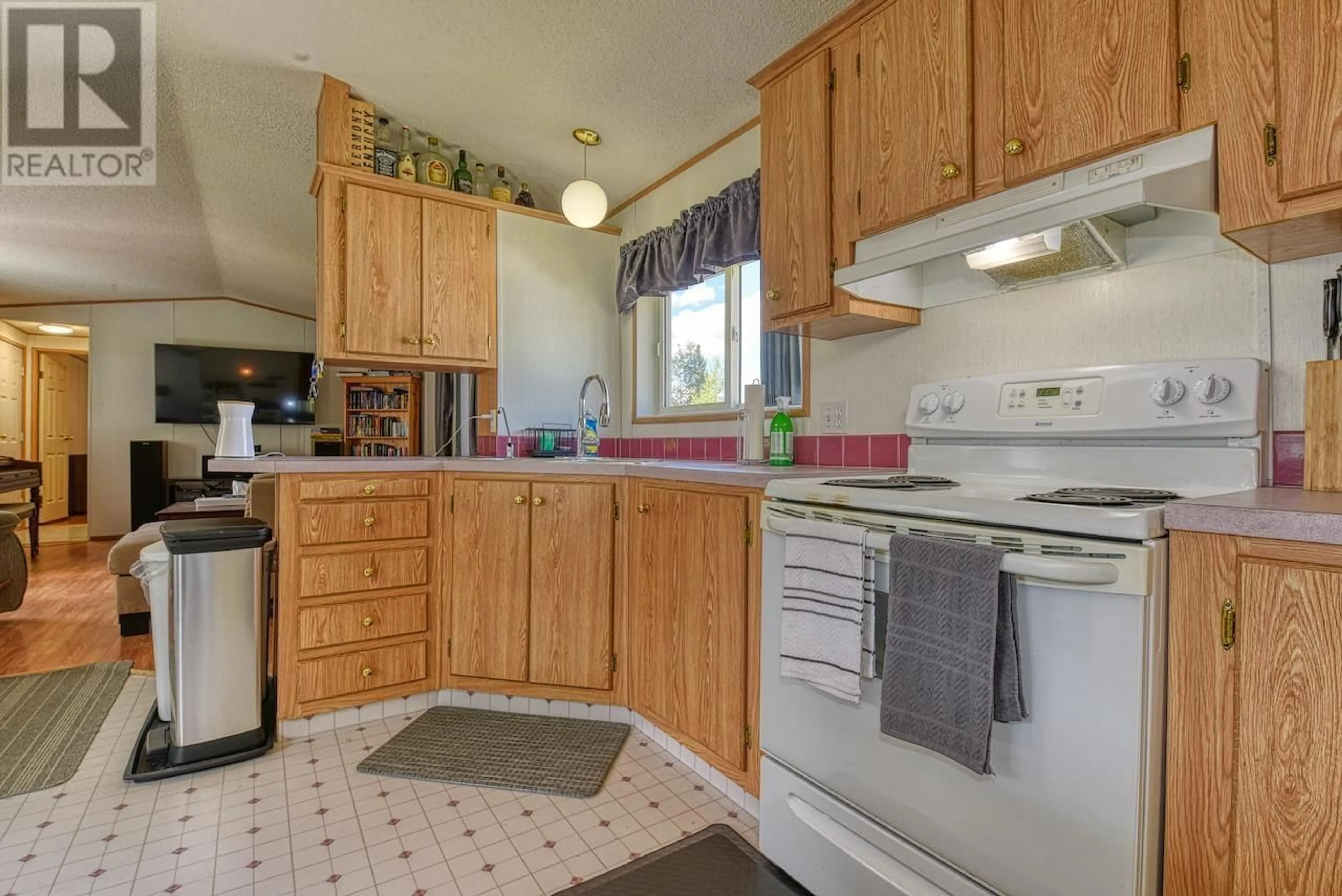 Standard kitchen, unknown for 7 - 997 CHILCOTIN HWY 20 HIGHWAY, Williams Lake British Columbia V2G4X6