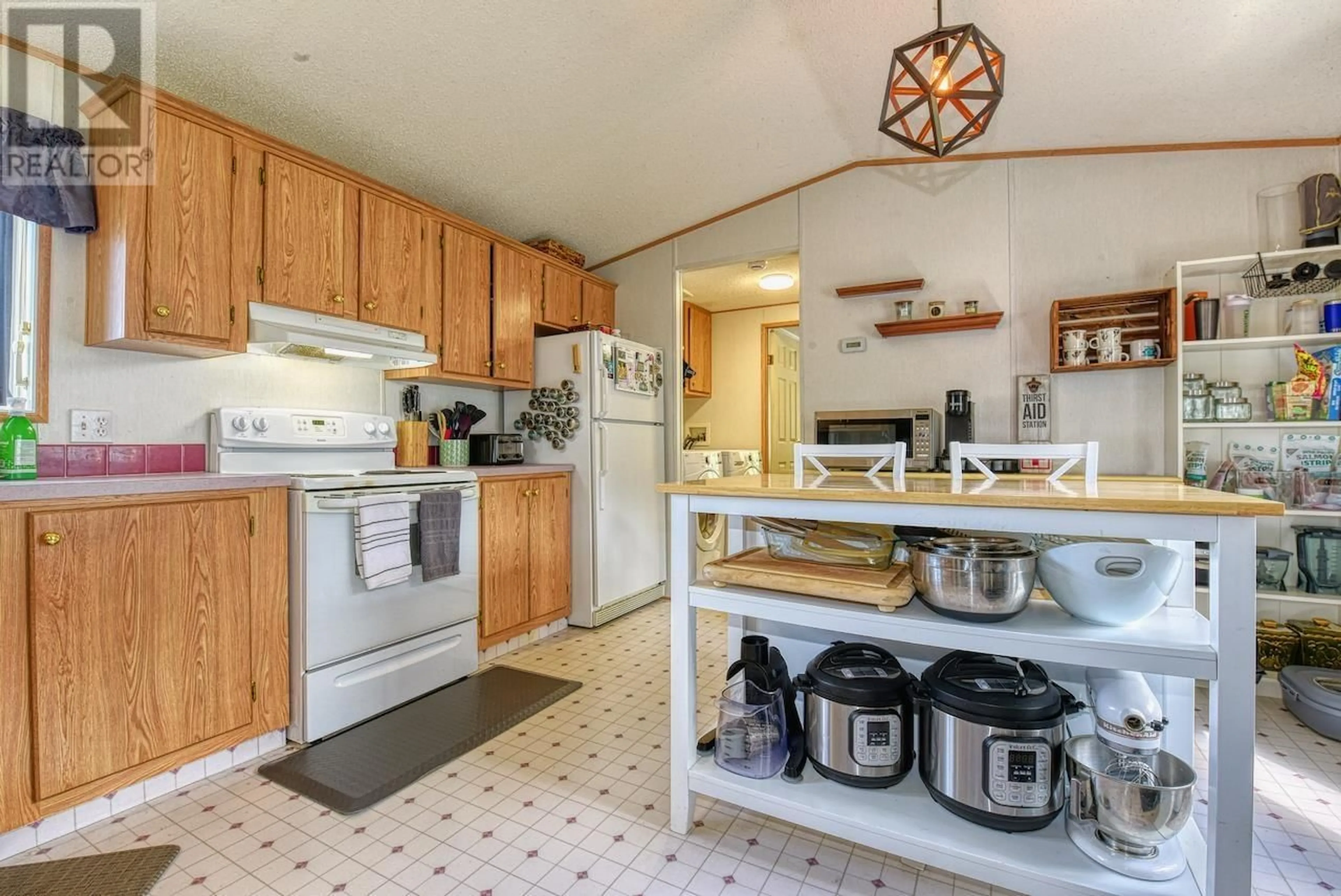 Standard kitchen, unknown for 7 - 997 CHILCOTIN HWY 20 HIGHWAY, Williams Lake British Columbia V2G4X6